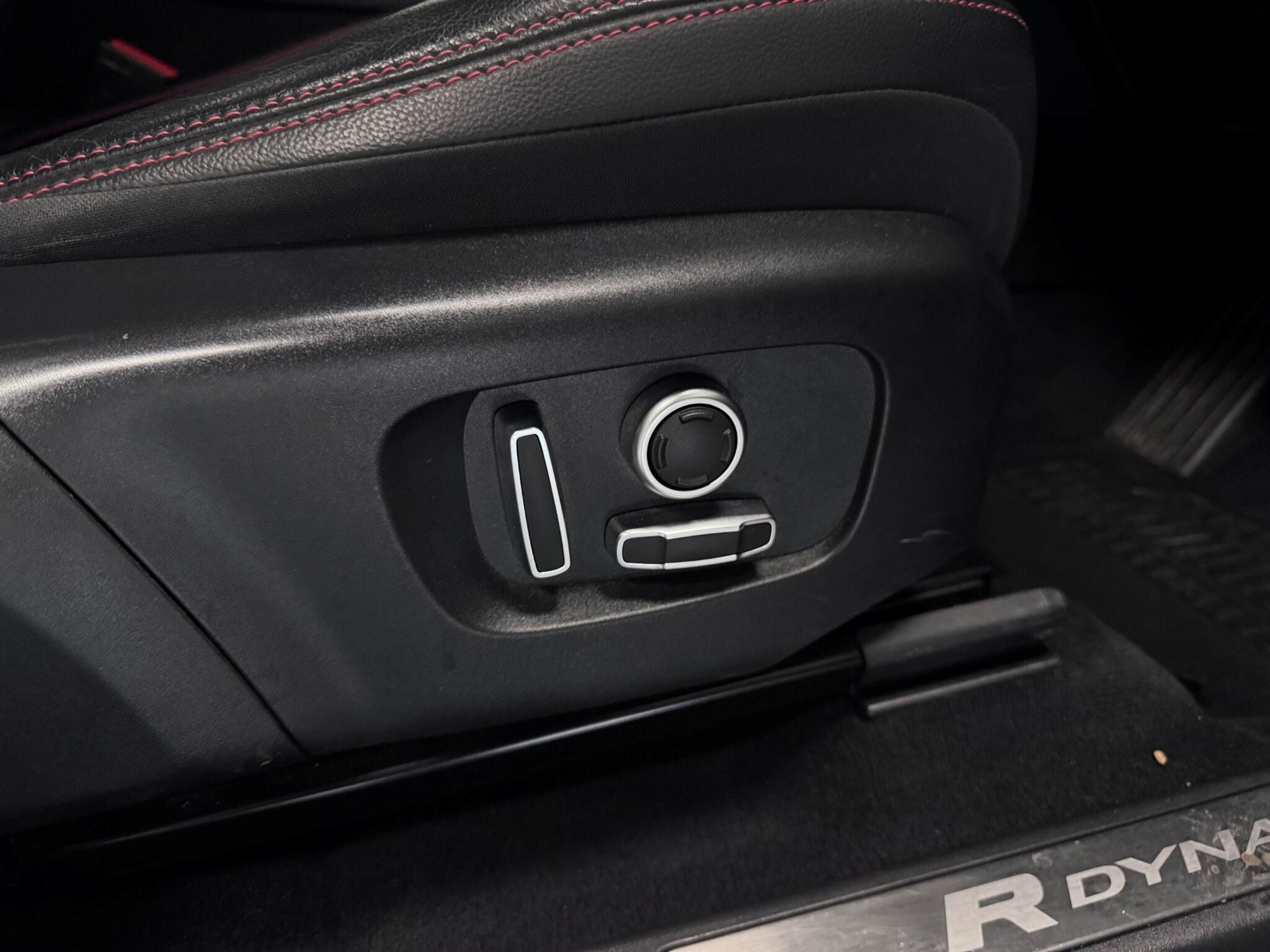 Land Rover Discovery Sport view 23