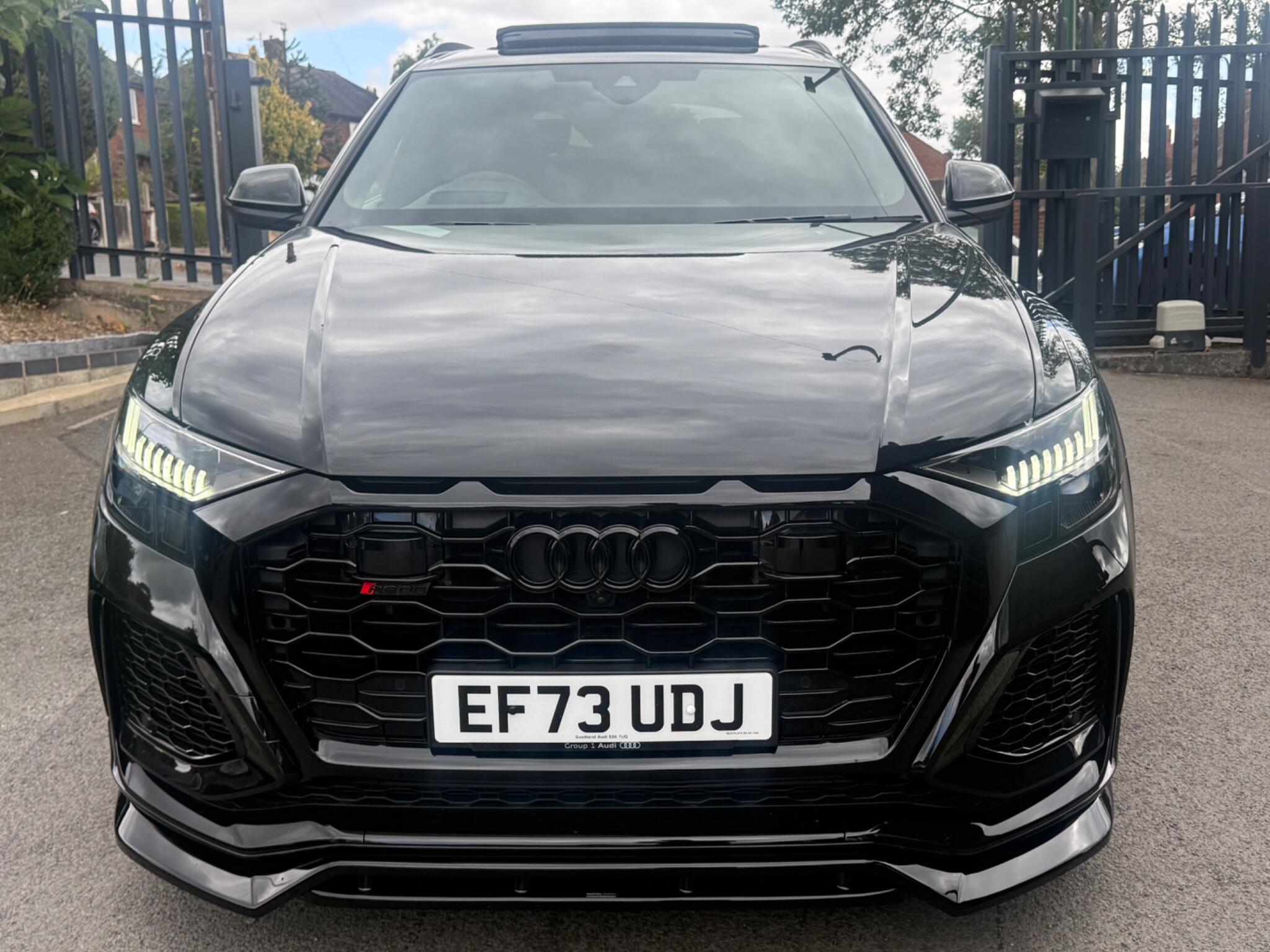Audi RS Q8 view 22