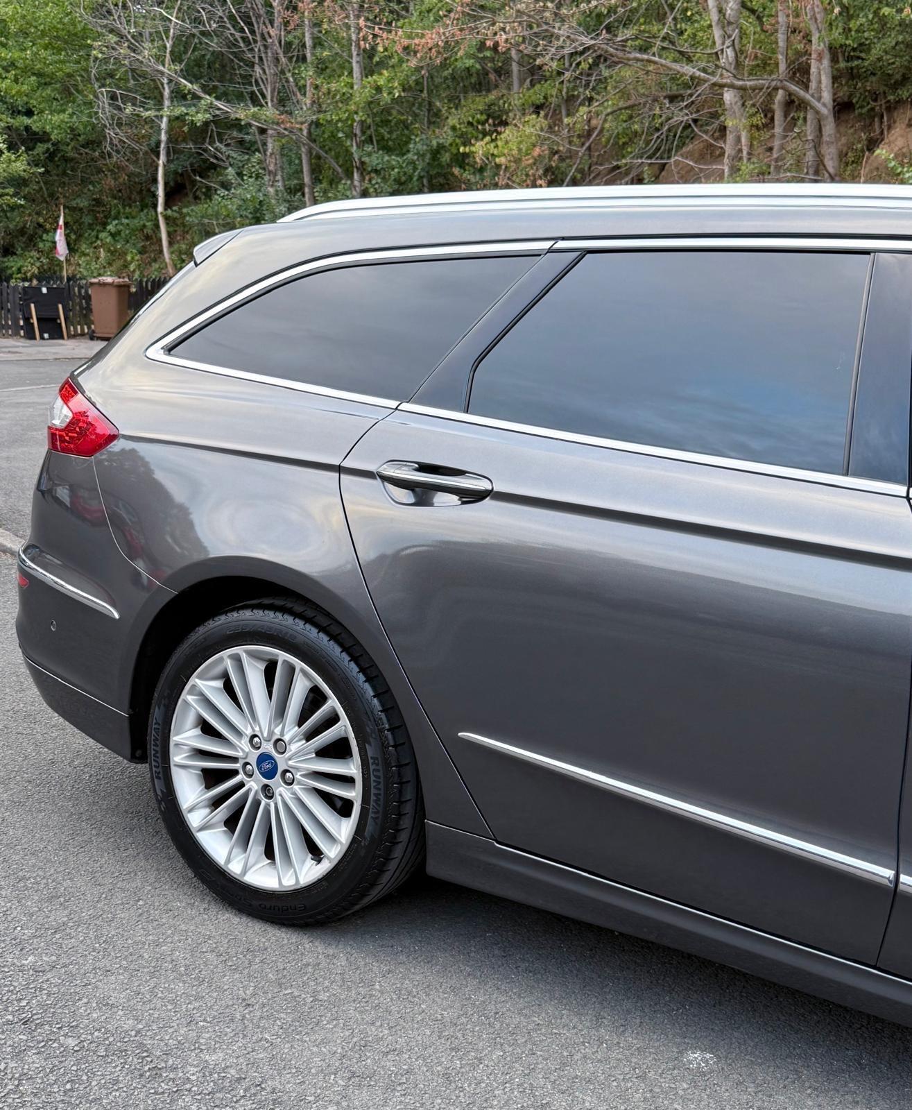Ford Mondeo view 42
