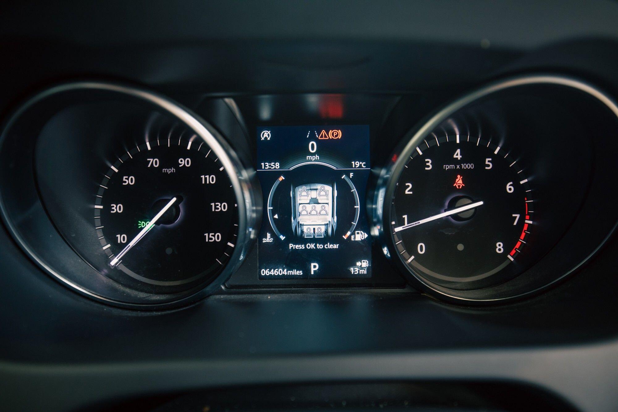 Land Rover Discovery Sport view 16