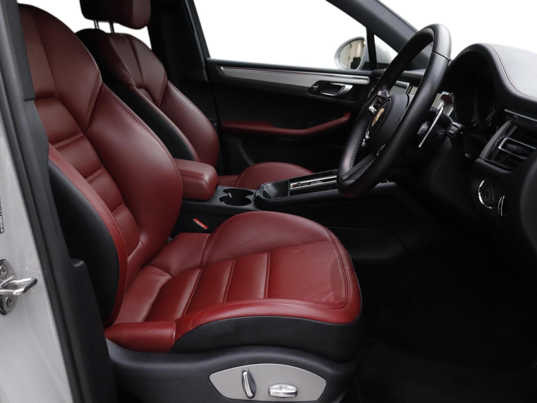 Porsche Macan view 14