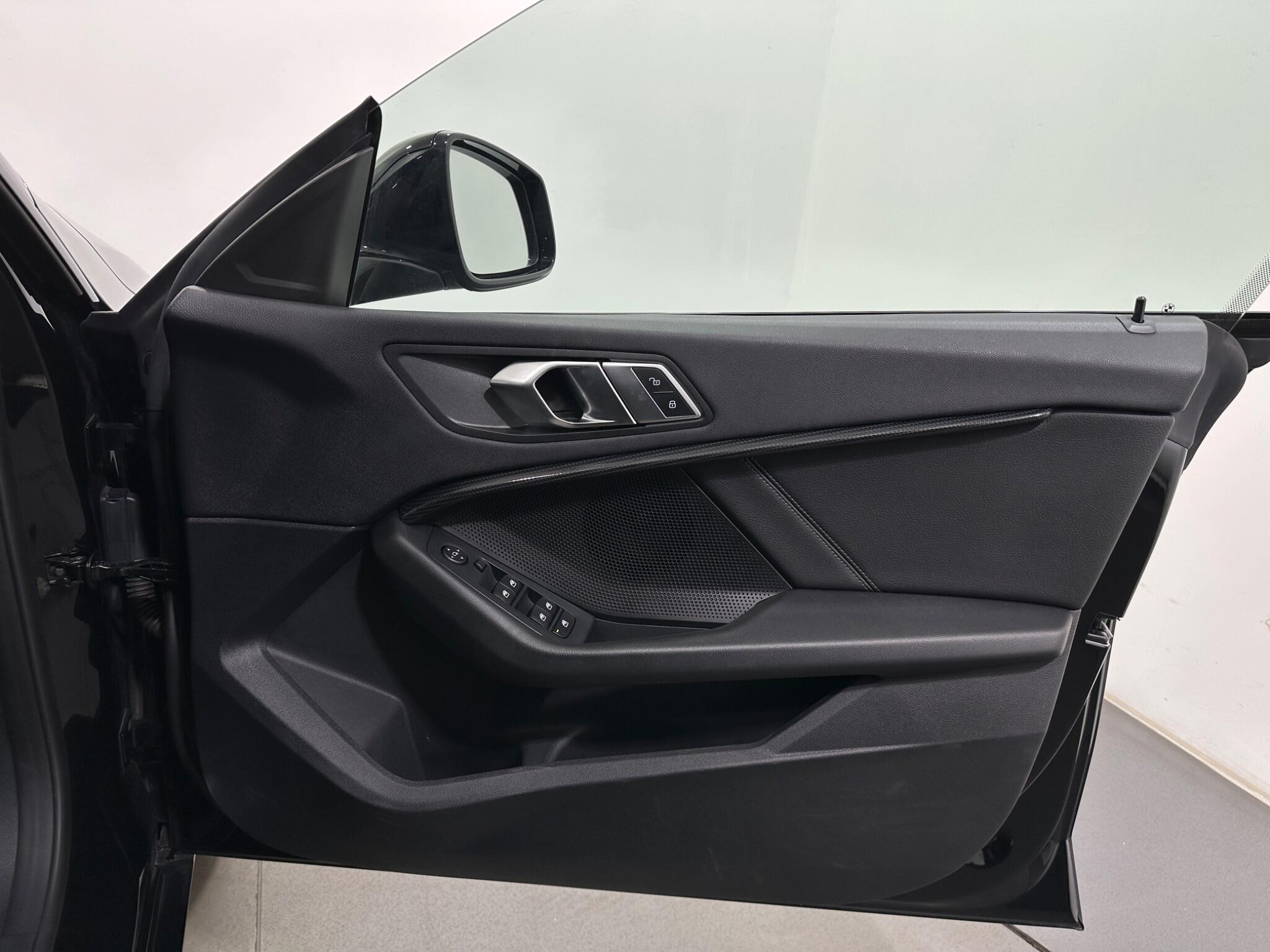 BMW 2 Series view 35