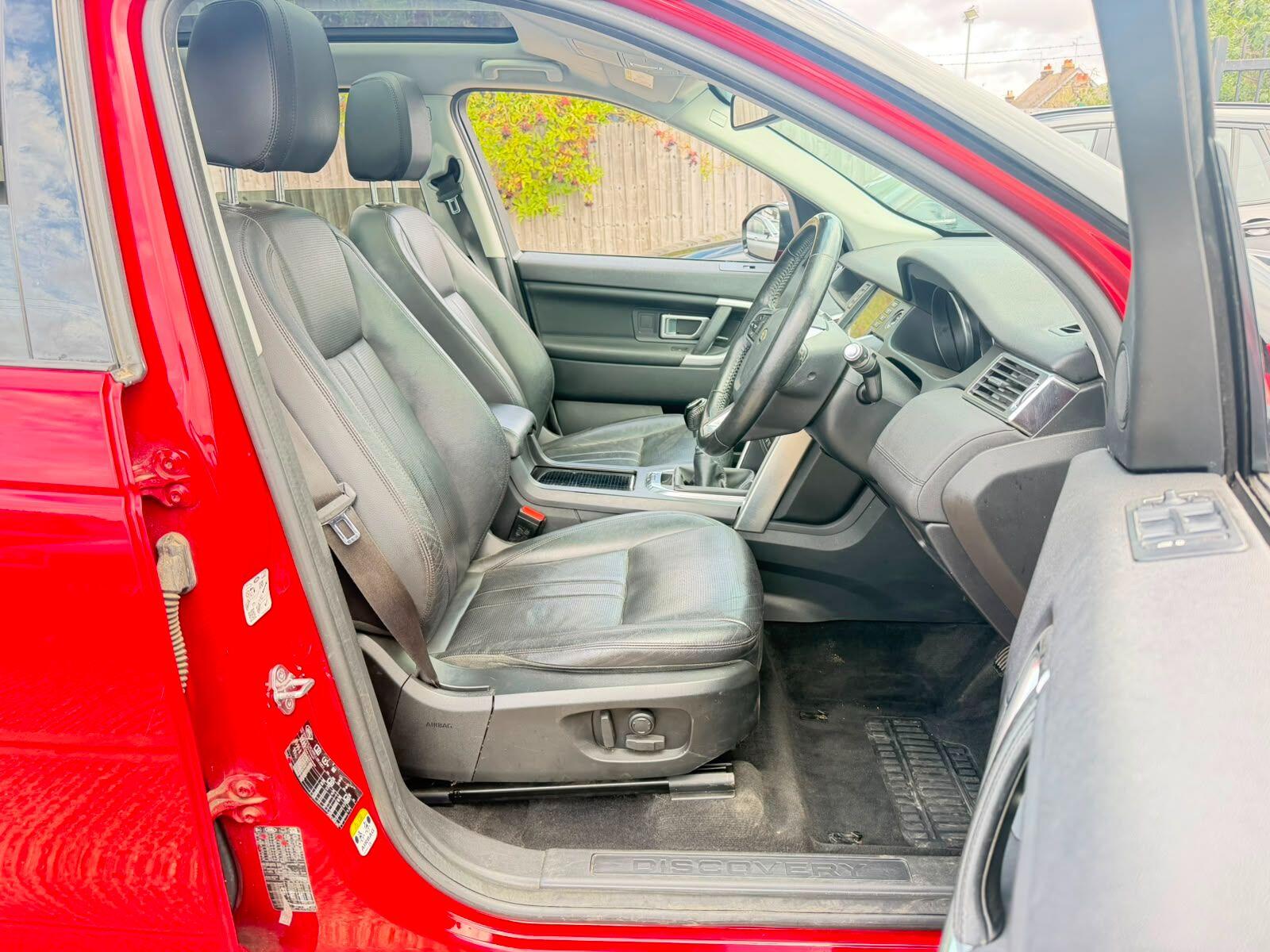 Land Rover Discovery Sport view 12