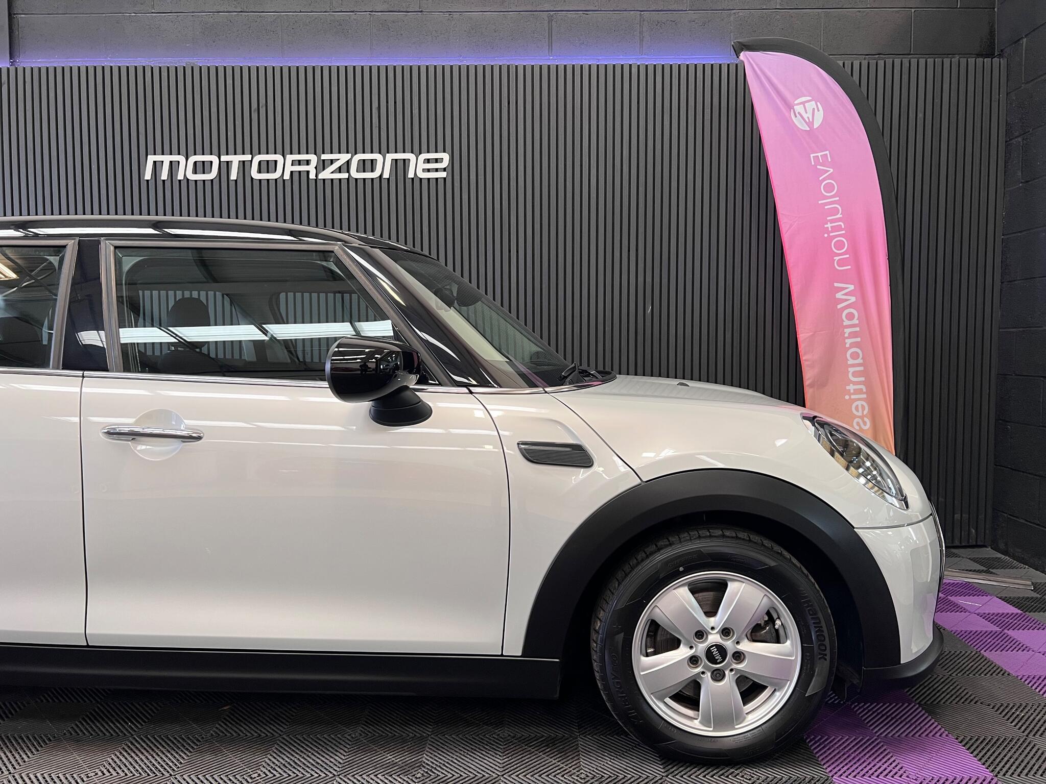 Mini Hatch view 8