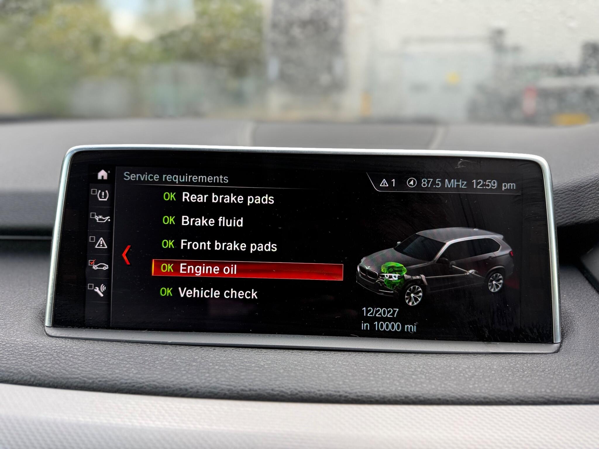 BMW X5 view 25