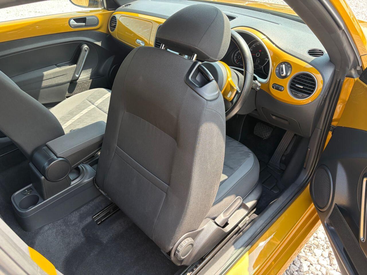 Volkswagen Beetle view 21