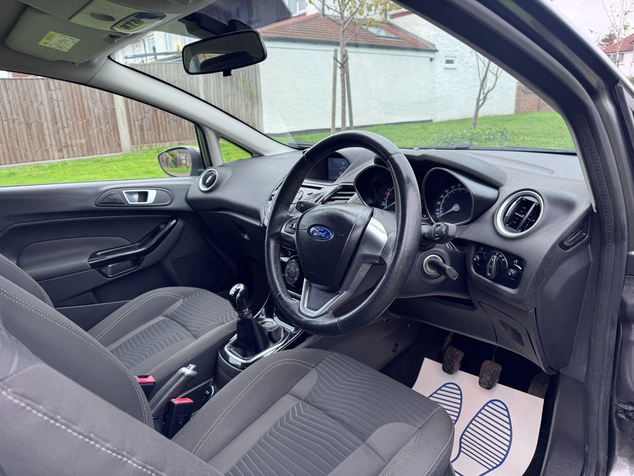 2017 Ford Fiesta image 16