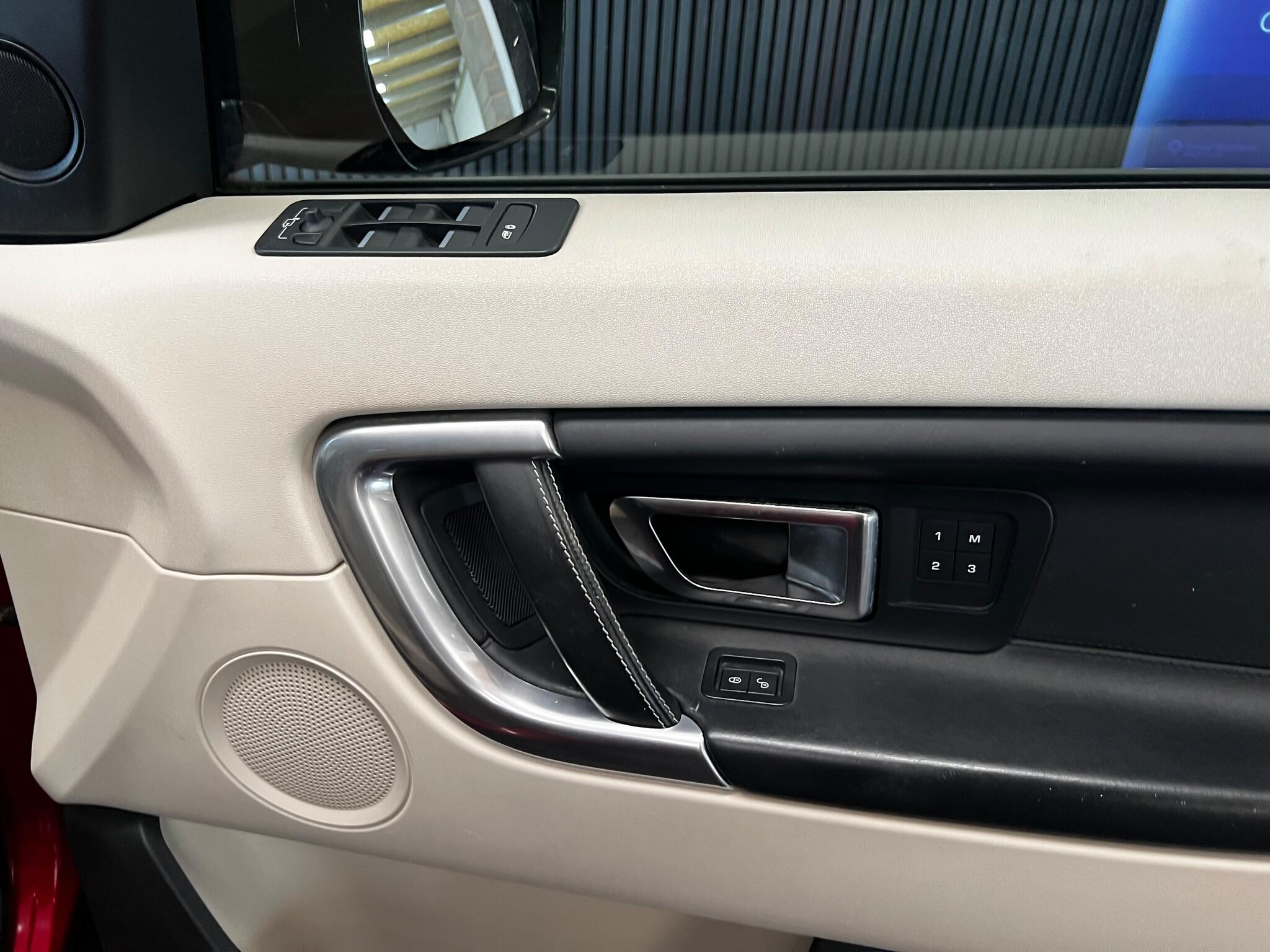 Land Rover Discovery Sport view 28