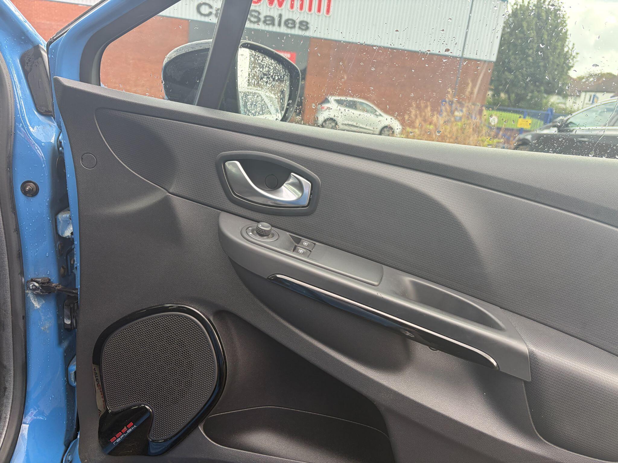 Renault Clio view 12