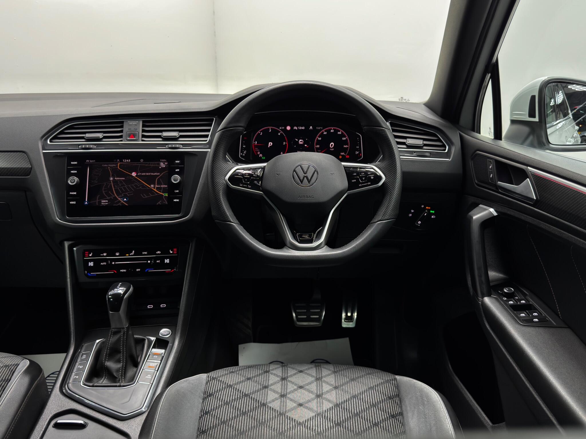 Volkswagen Tiguan view 5