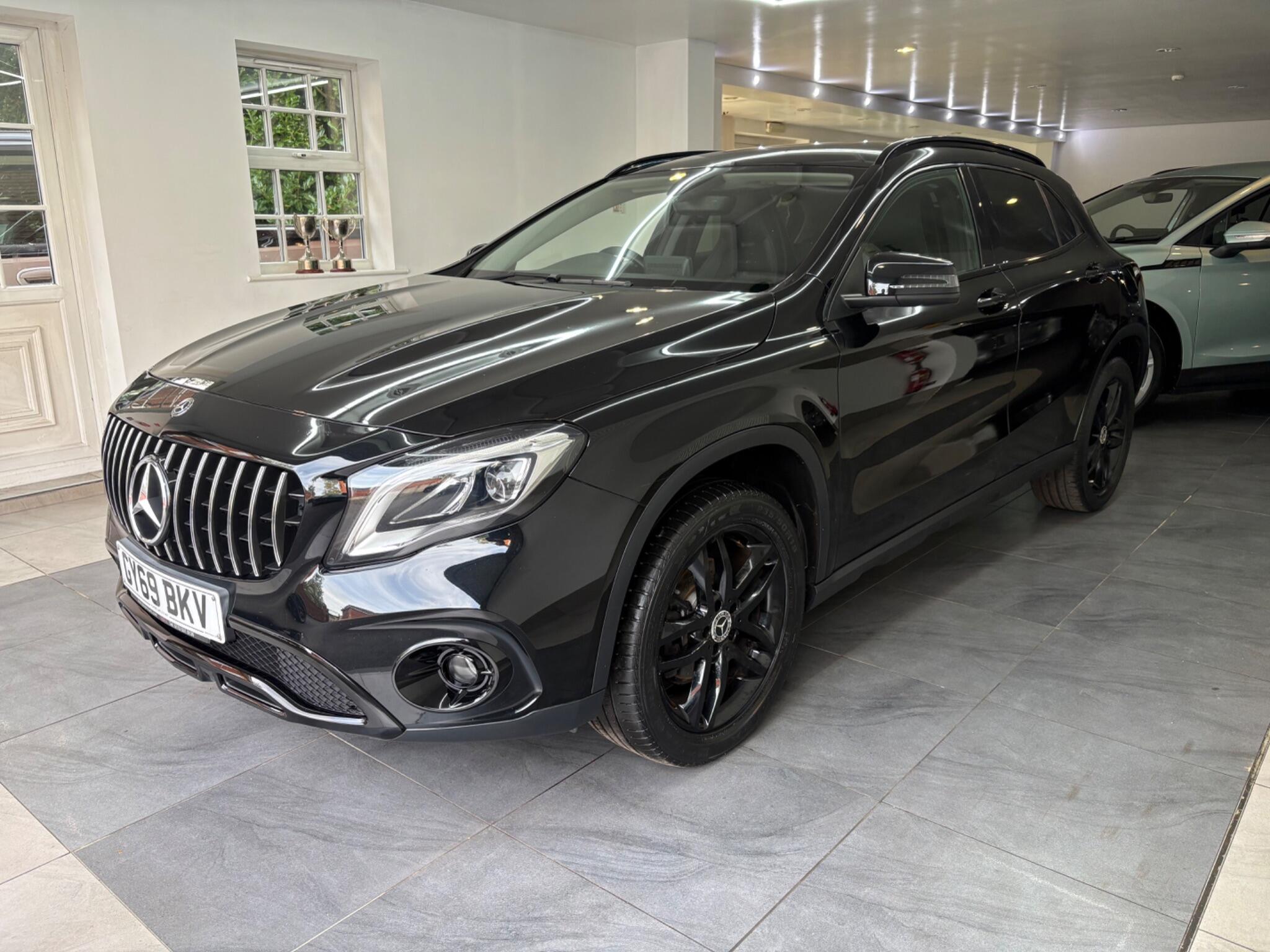 Mercedes-Benz Gla view 3