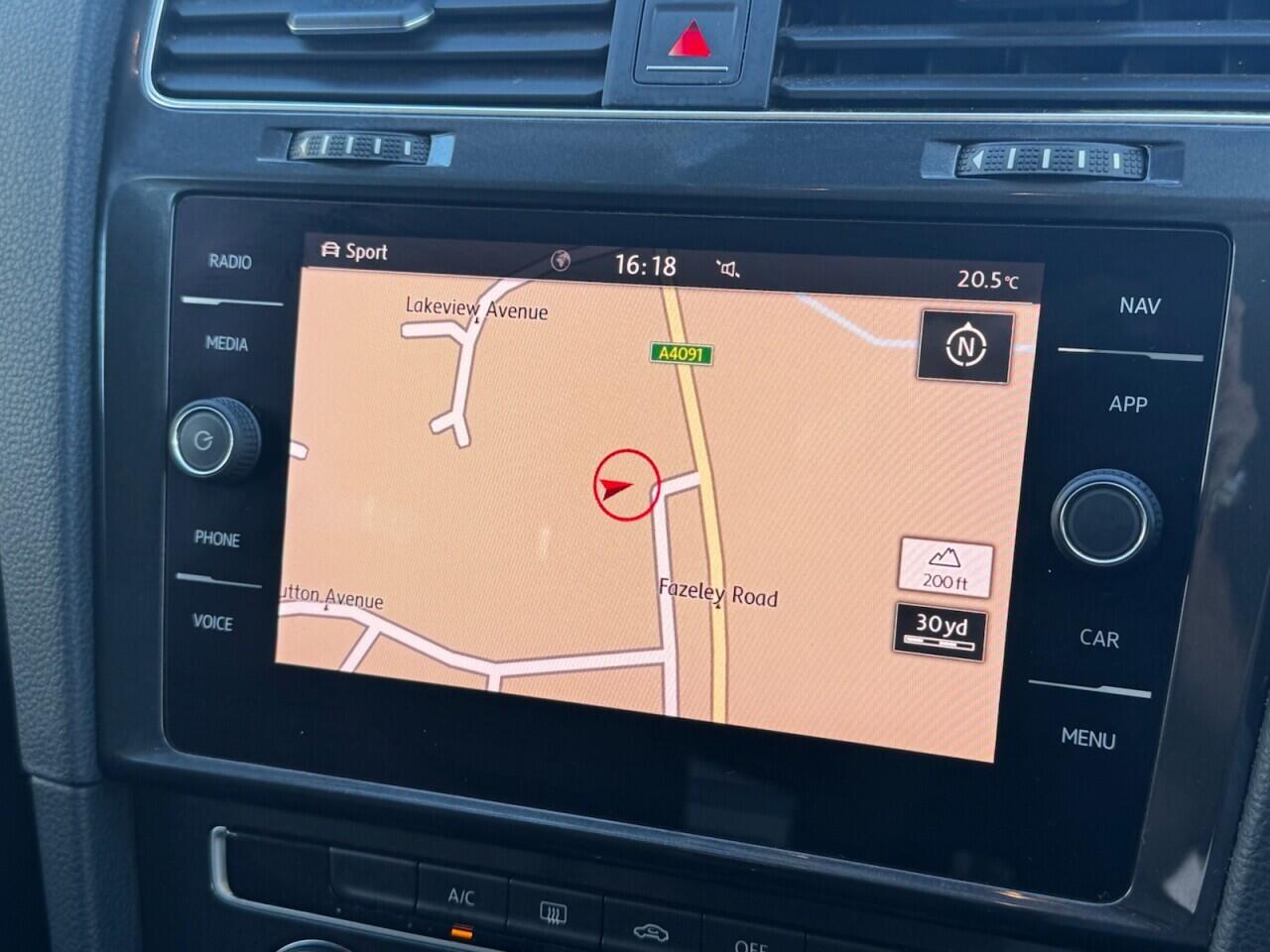 Volkswagen Golf view 23