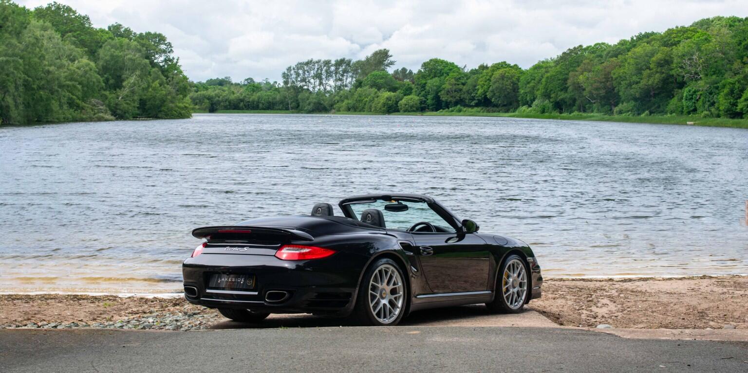 Porsche 911 view 6