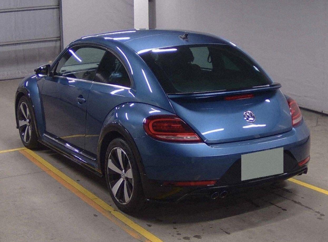 Volkswagen Beetle view 3