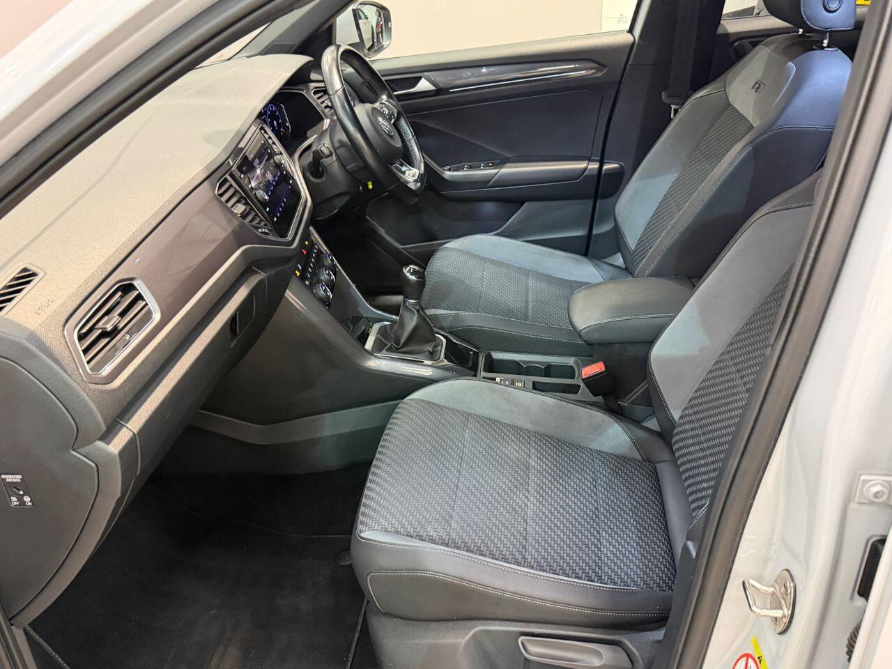 Volkswagen T-Roc view 31