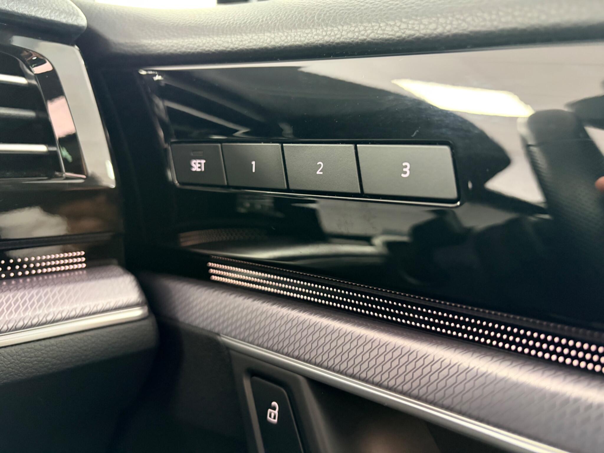 Volkswagen Touareg view 15