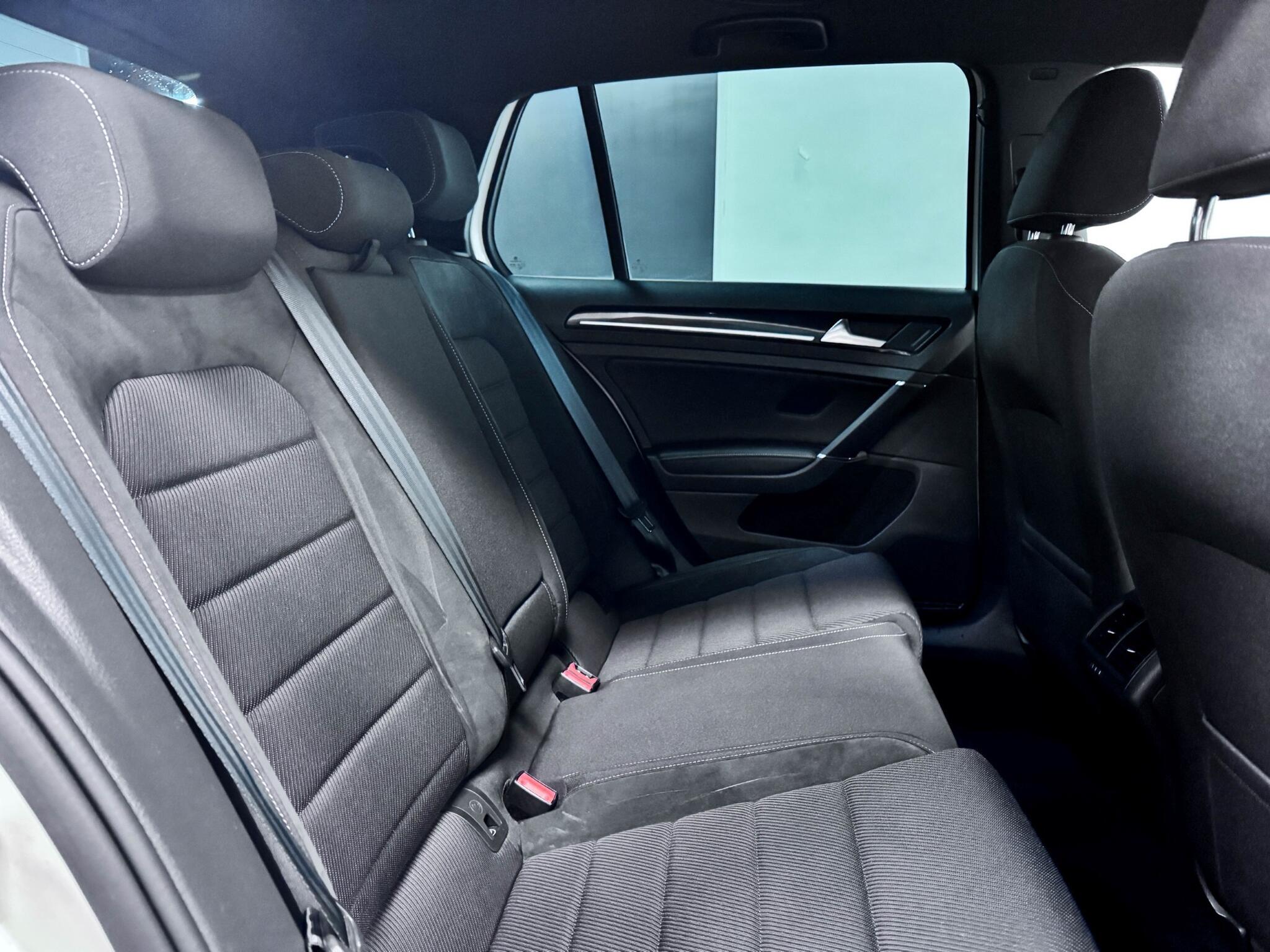 Volkswagen Golf view 21