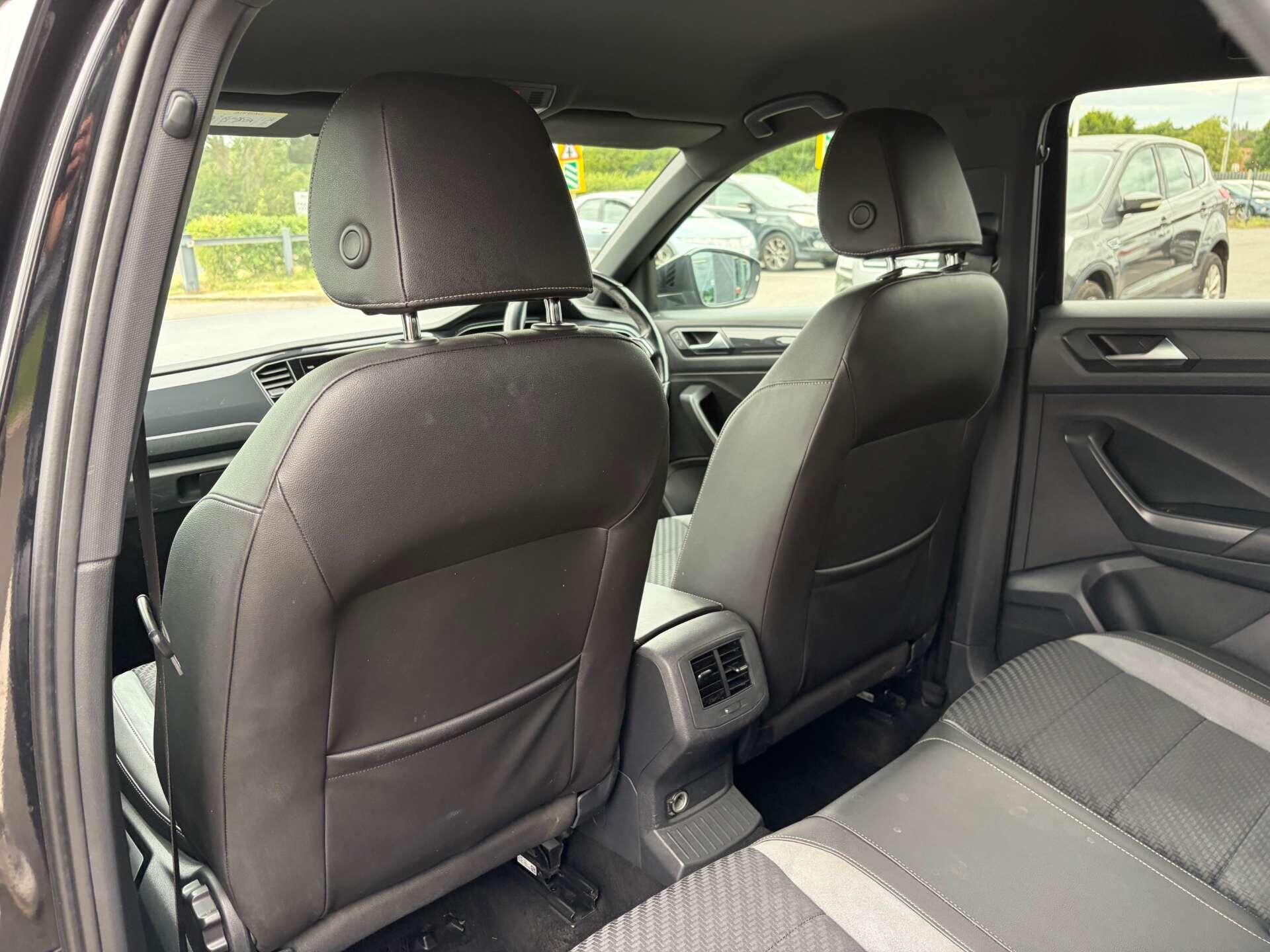 Volkswagen T-Roc view 22
