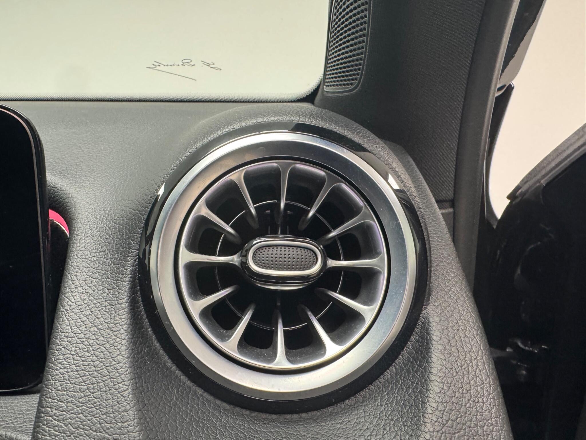 Mercedes-Benz GLB view 15