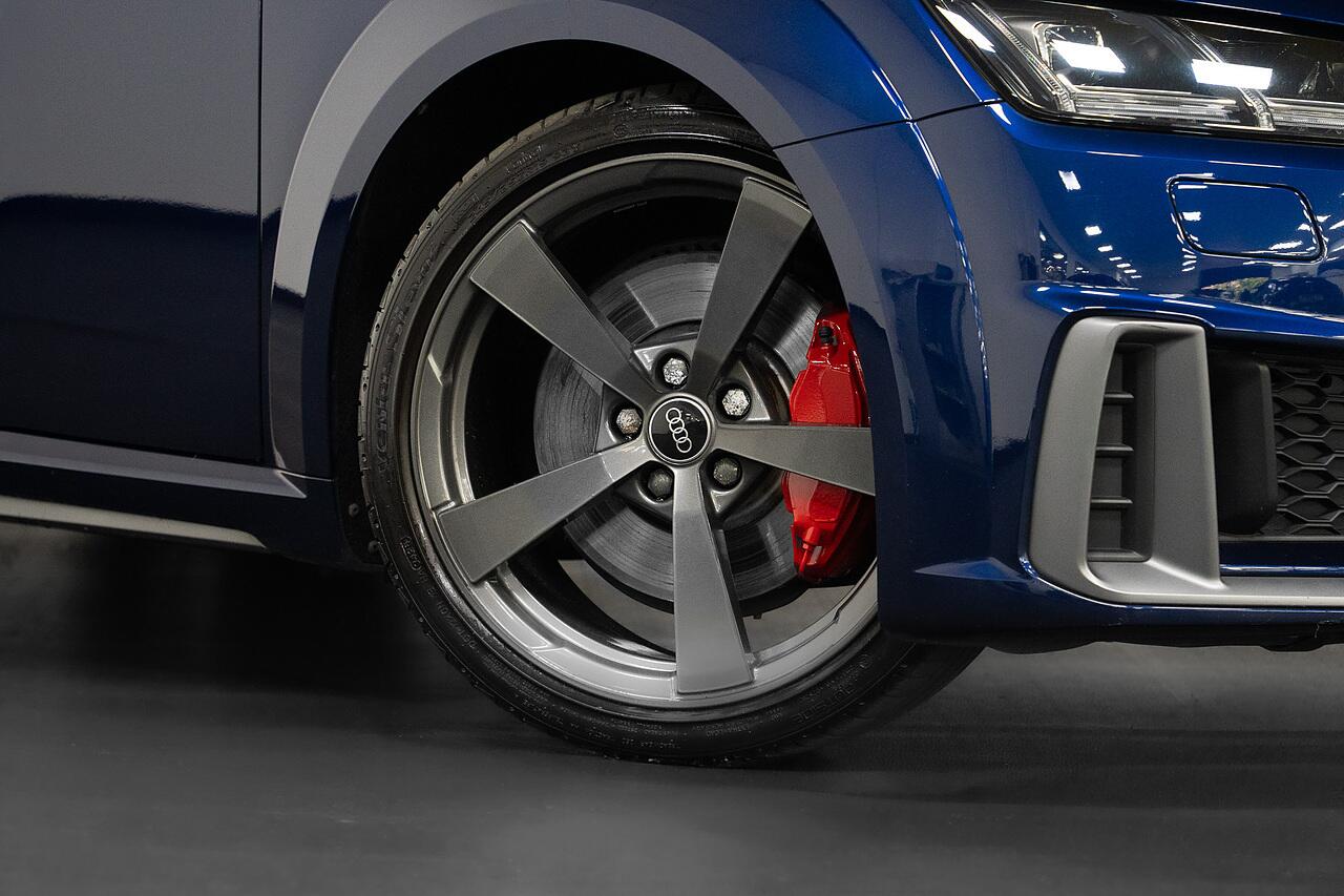 Audi TT view 21