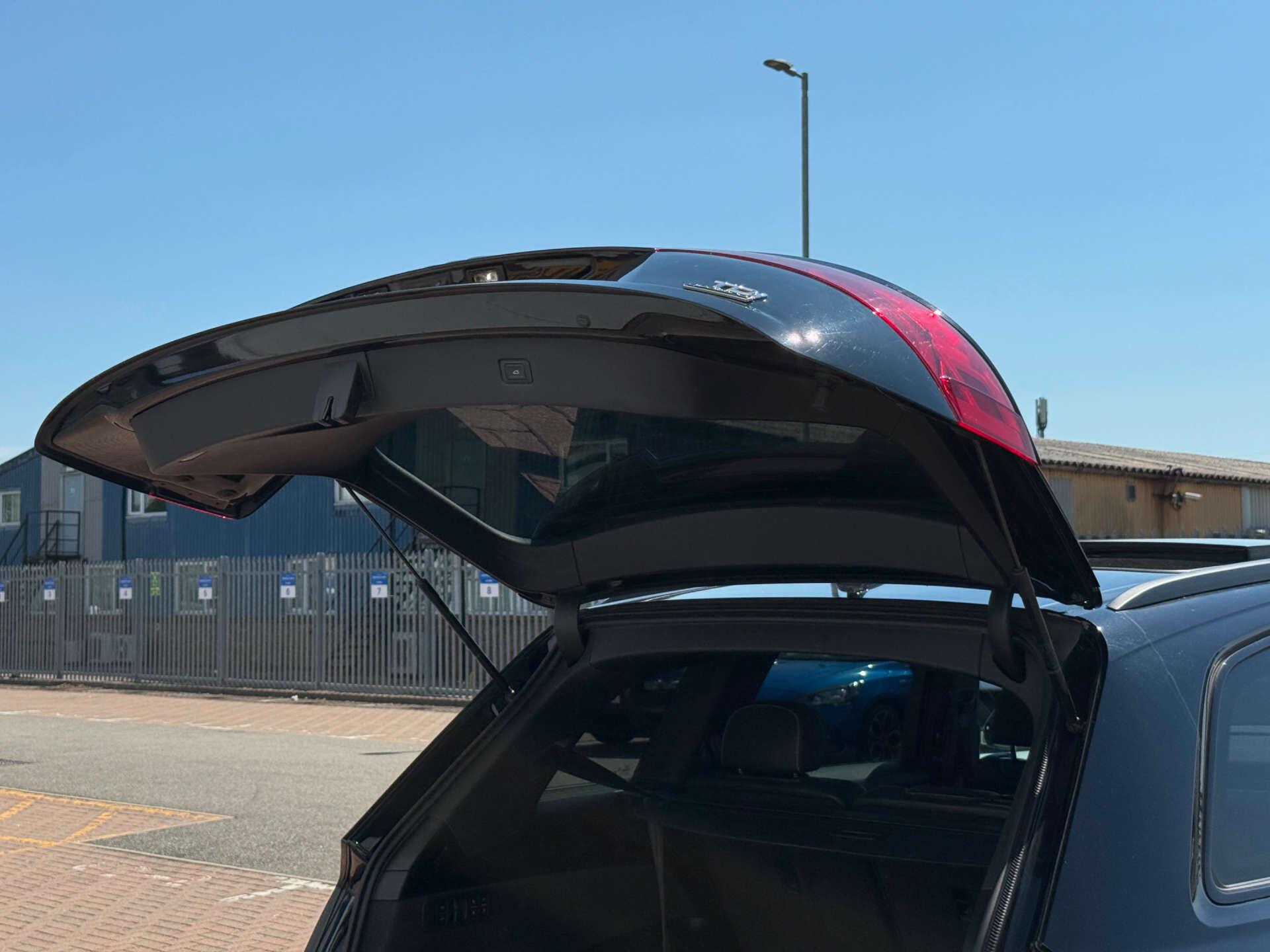 Audi Q7 view 34