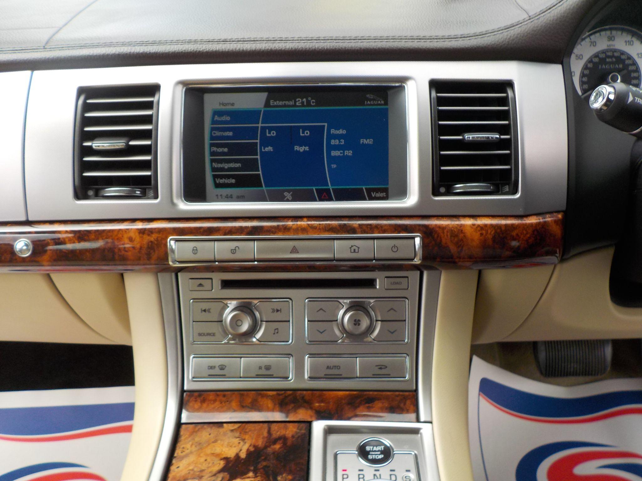 Jaguar XF 3.0d V6 Luxury Auto Euro 5 4dr