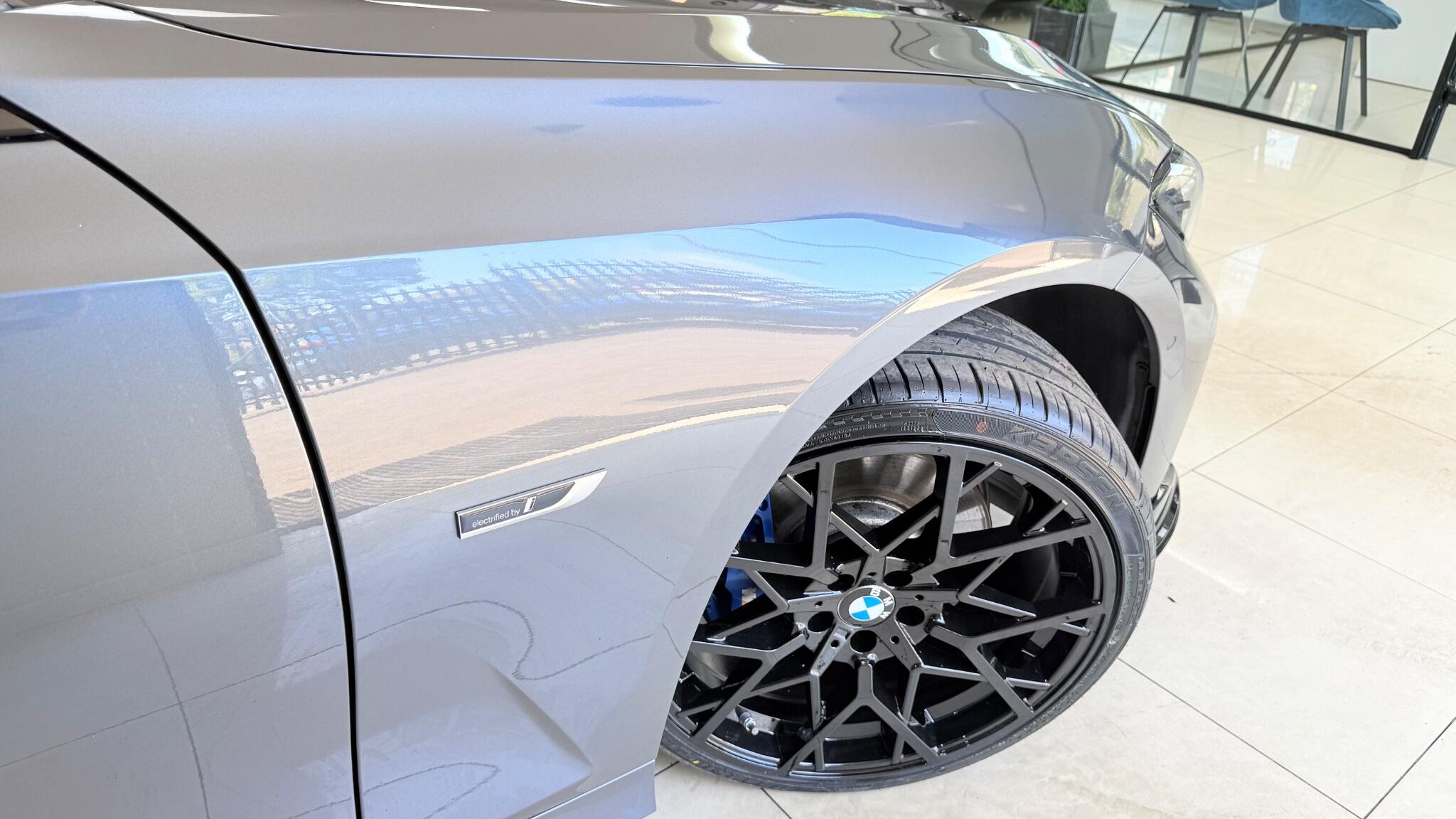 BMW 3 Series view 21