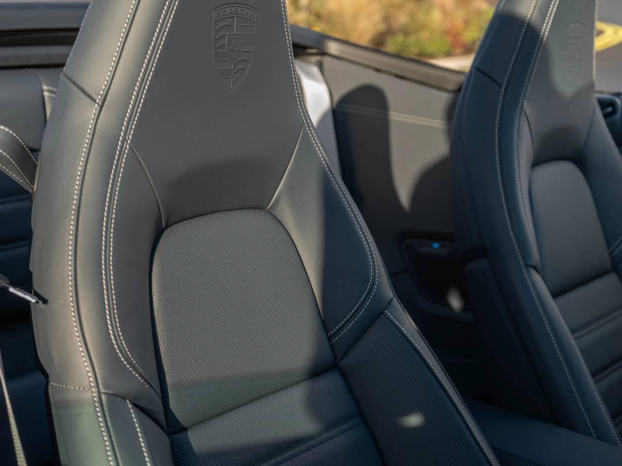 Porsche 911 view 41