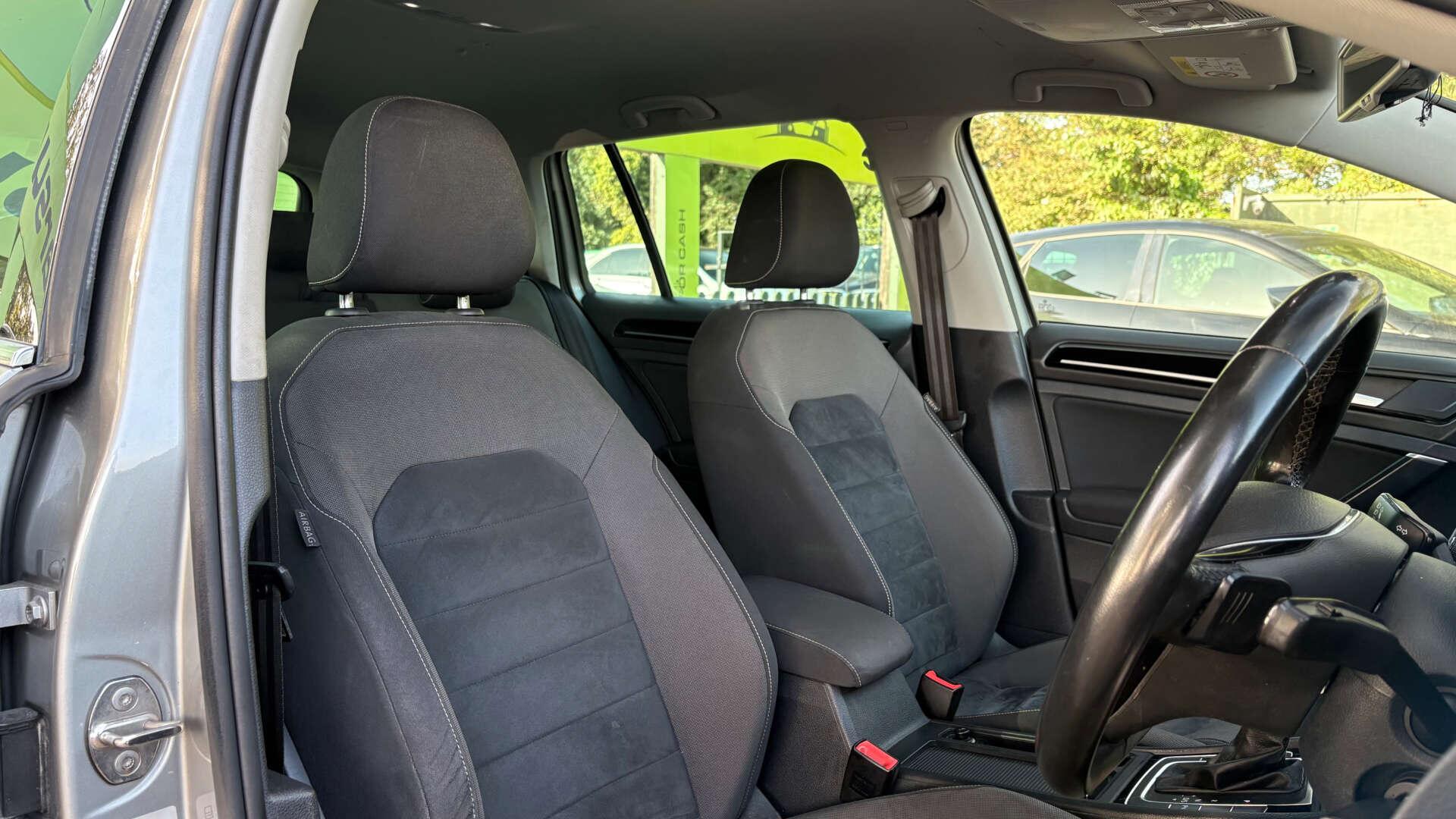 Volkswagen Golf view 2