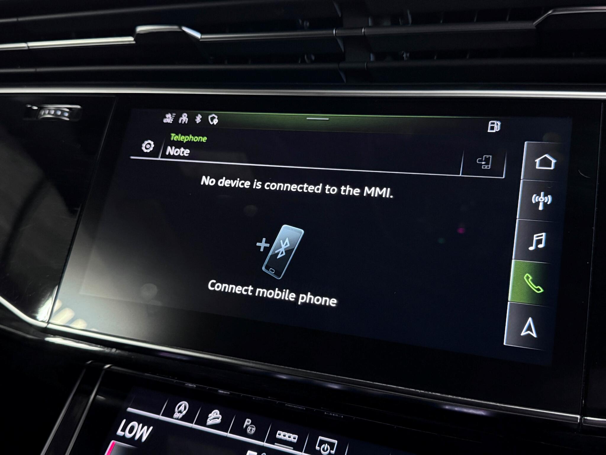 Audi Q8 view 44