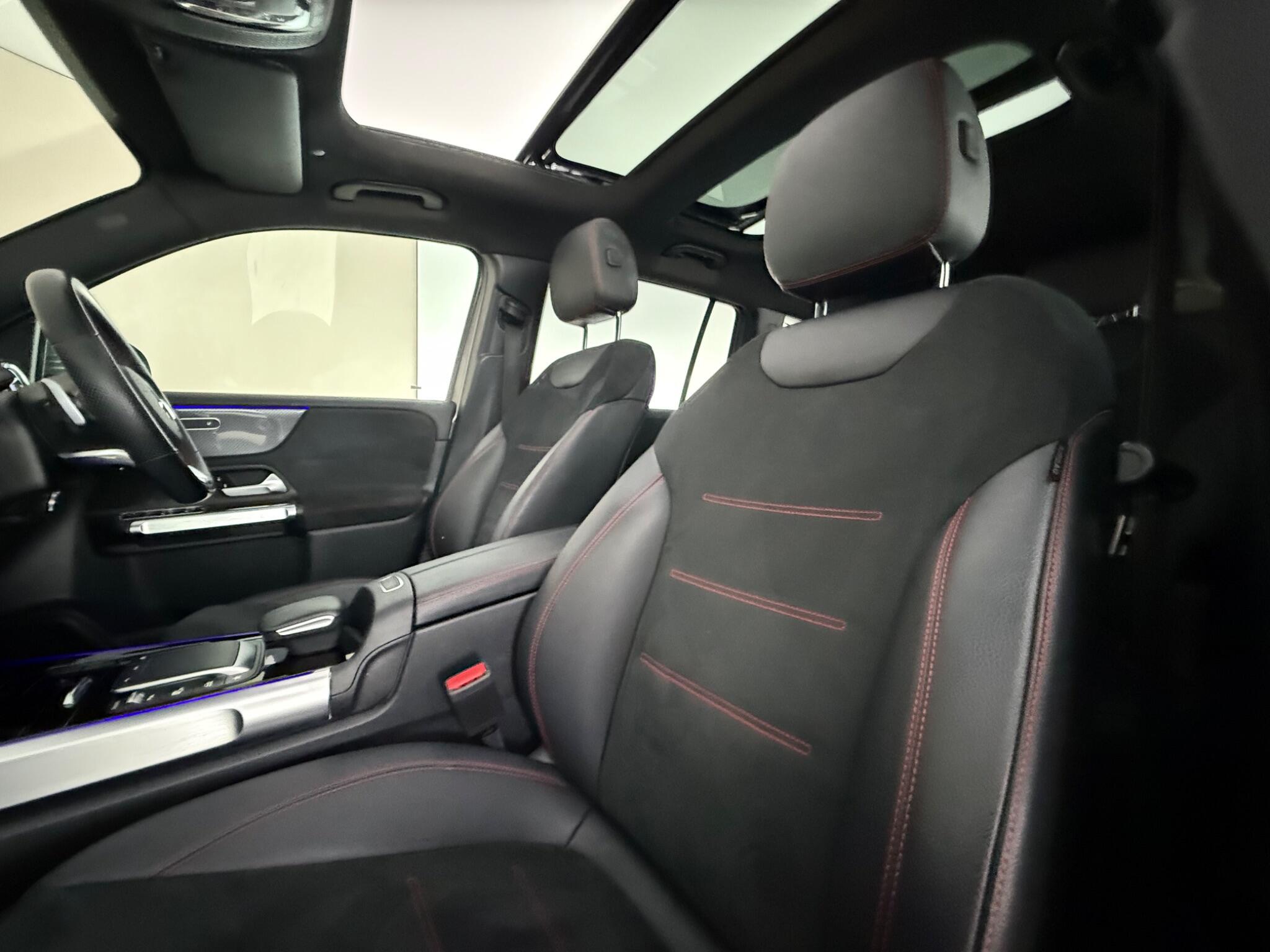 Mercedes-Benz GLB view 32