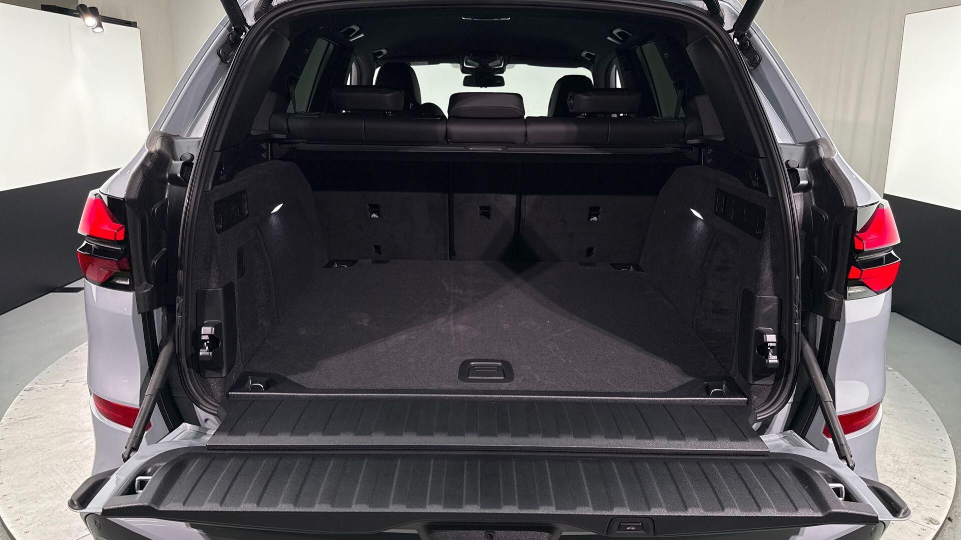 BMW X5 view 13