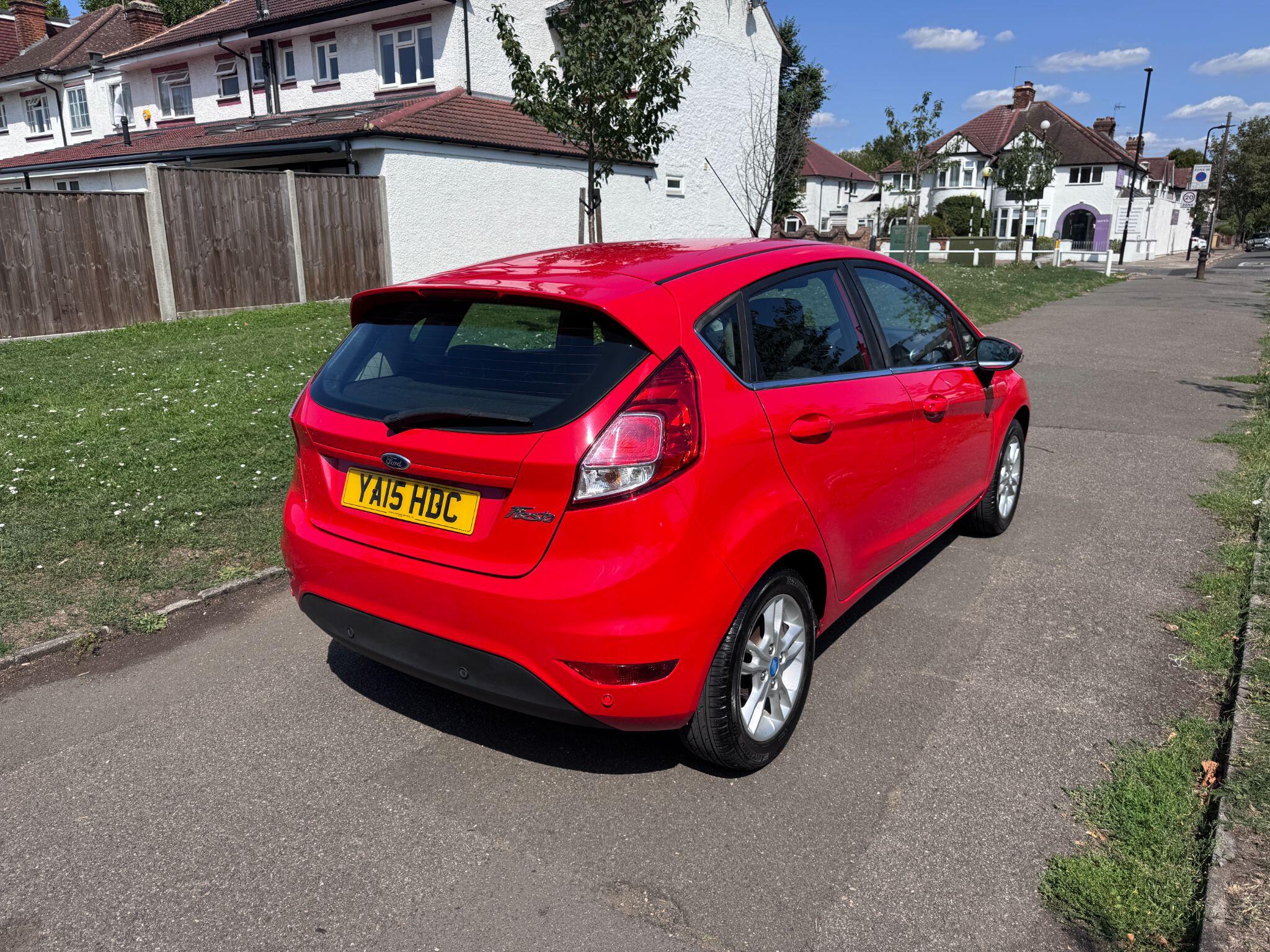 2015 Ford Fiesta image 15