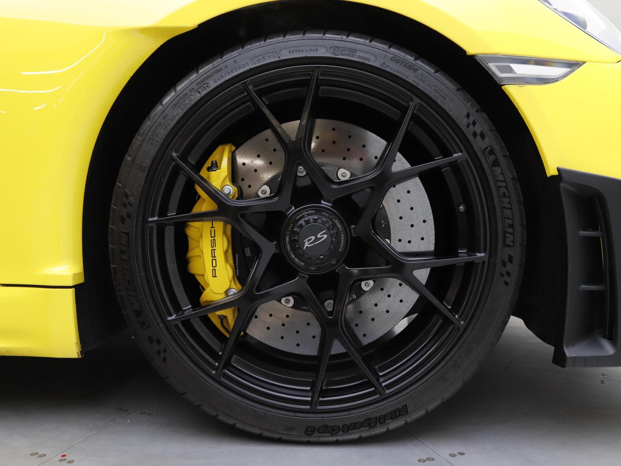 Porsche 718 Spyder view 8