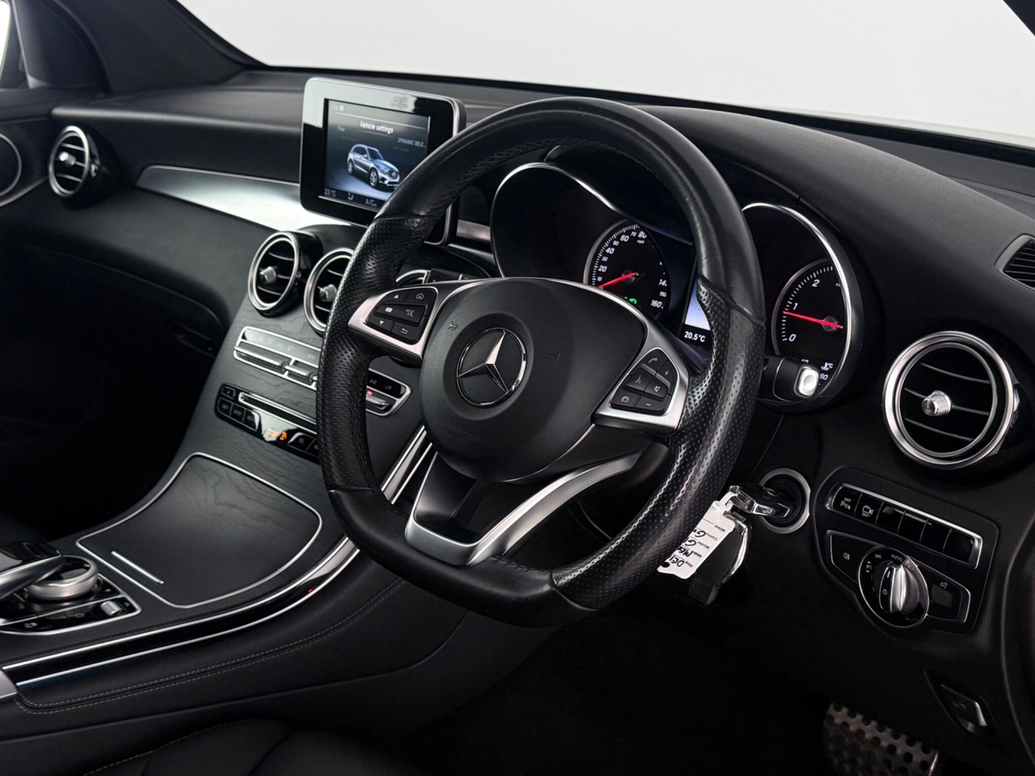 Mercedes-Benz GLC view 3