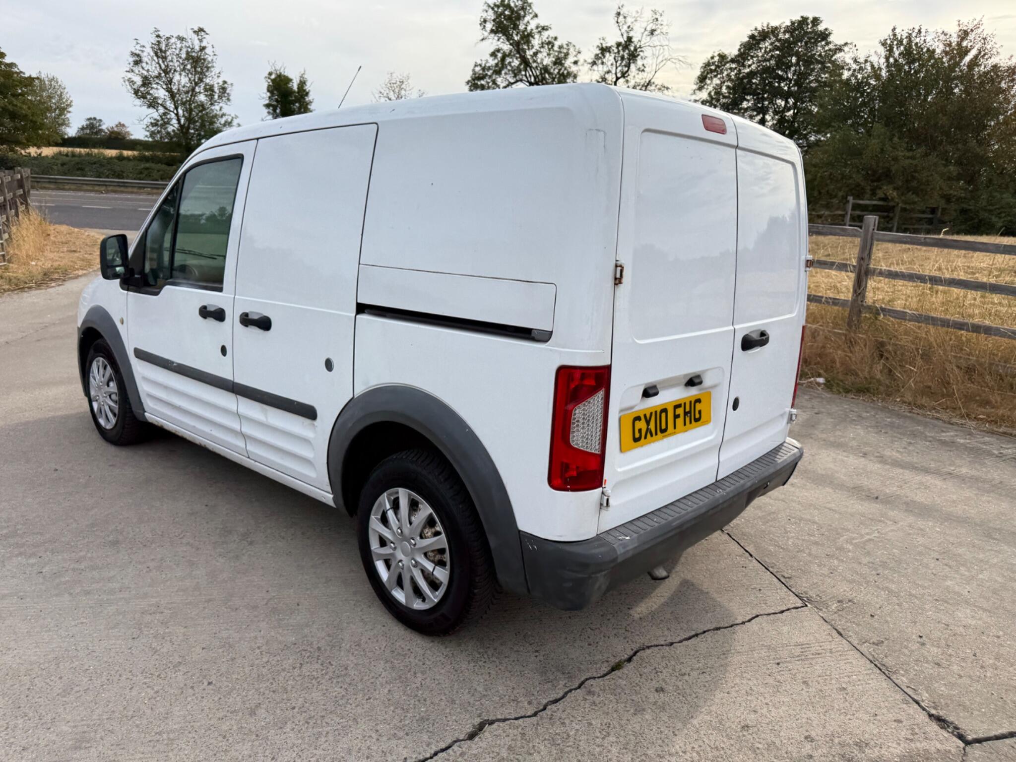 Ford Transit Connect 1.8 TDCi T200 L1 H1 4dr — photo 17 of 86
