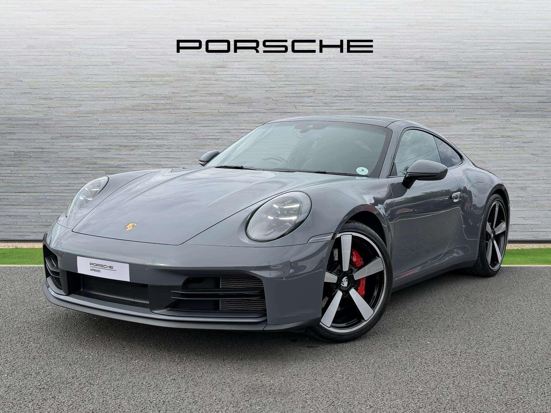 Porsche 911 view 4