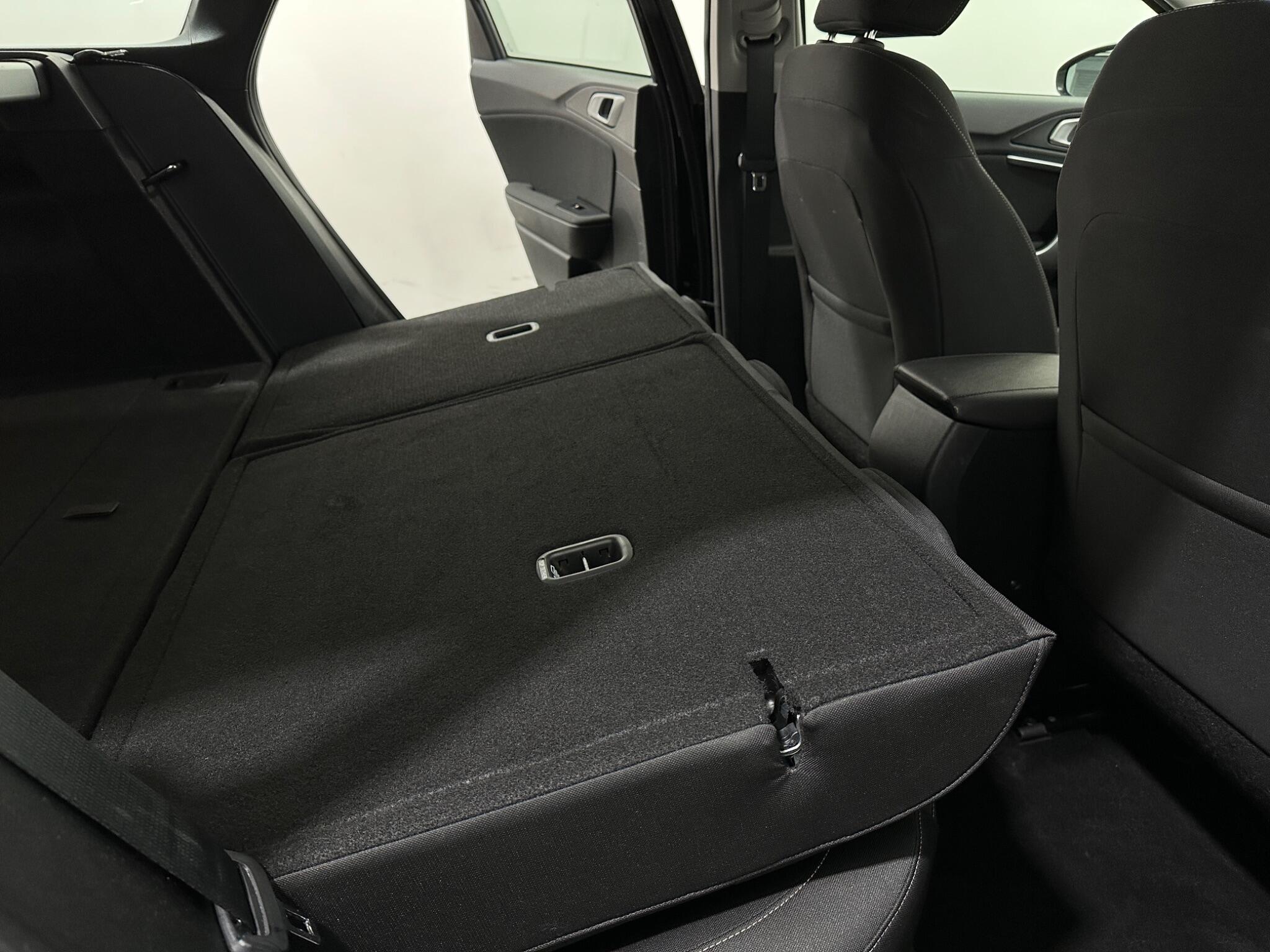 Kia Ceed view 45