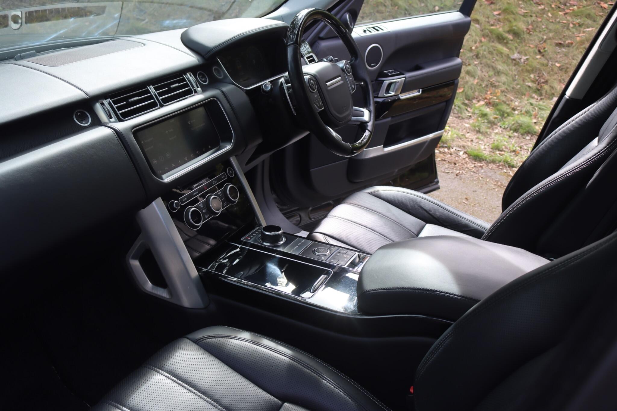 Land Rover Range Rover view 3