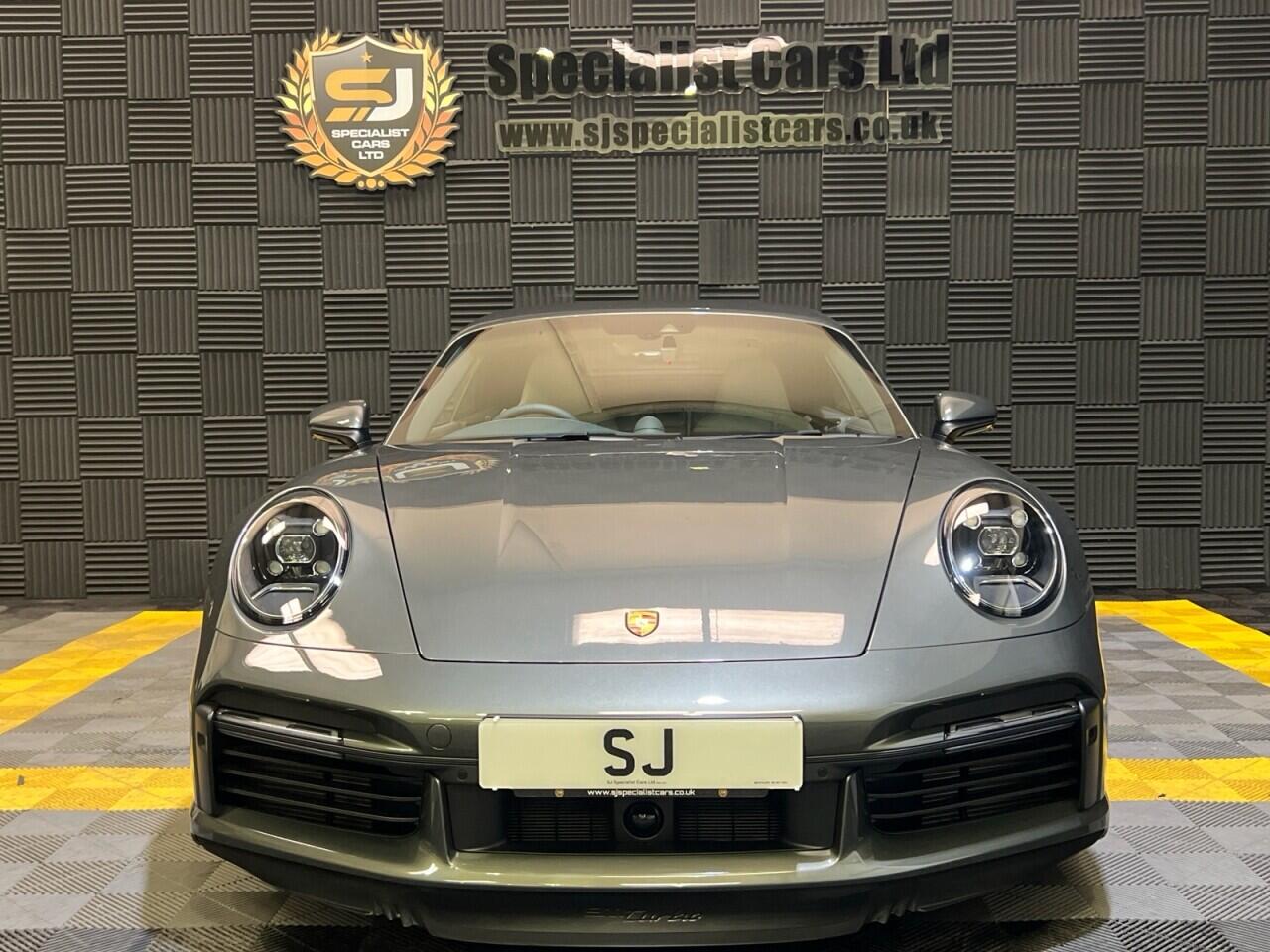 Porsche 911 view 5