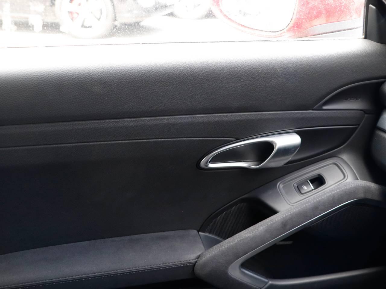 Porsche Cayman view 21
