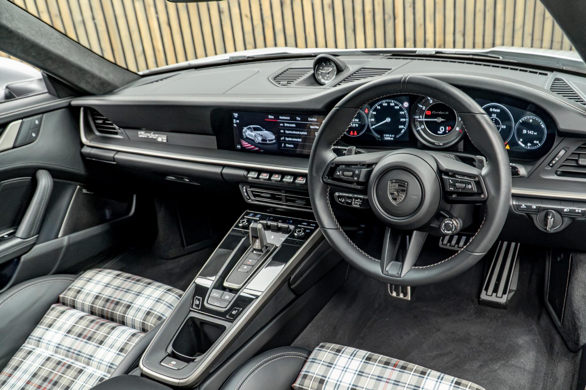 Porsche 911 view 24