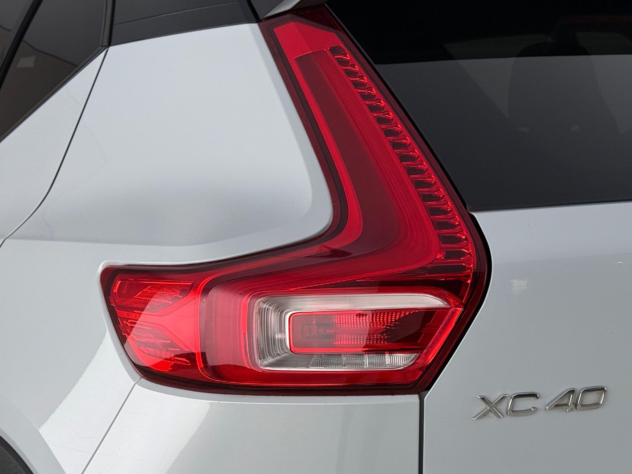 Volvo XC40 view 12