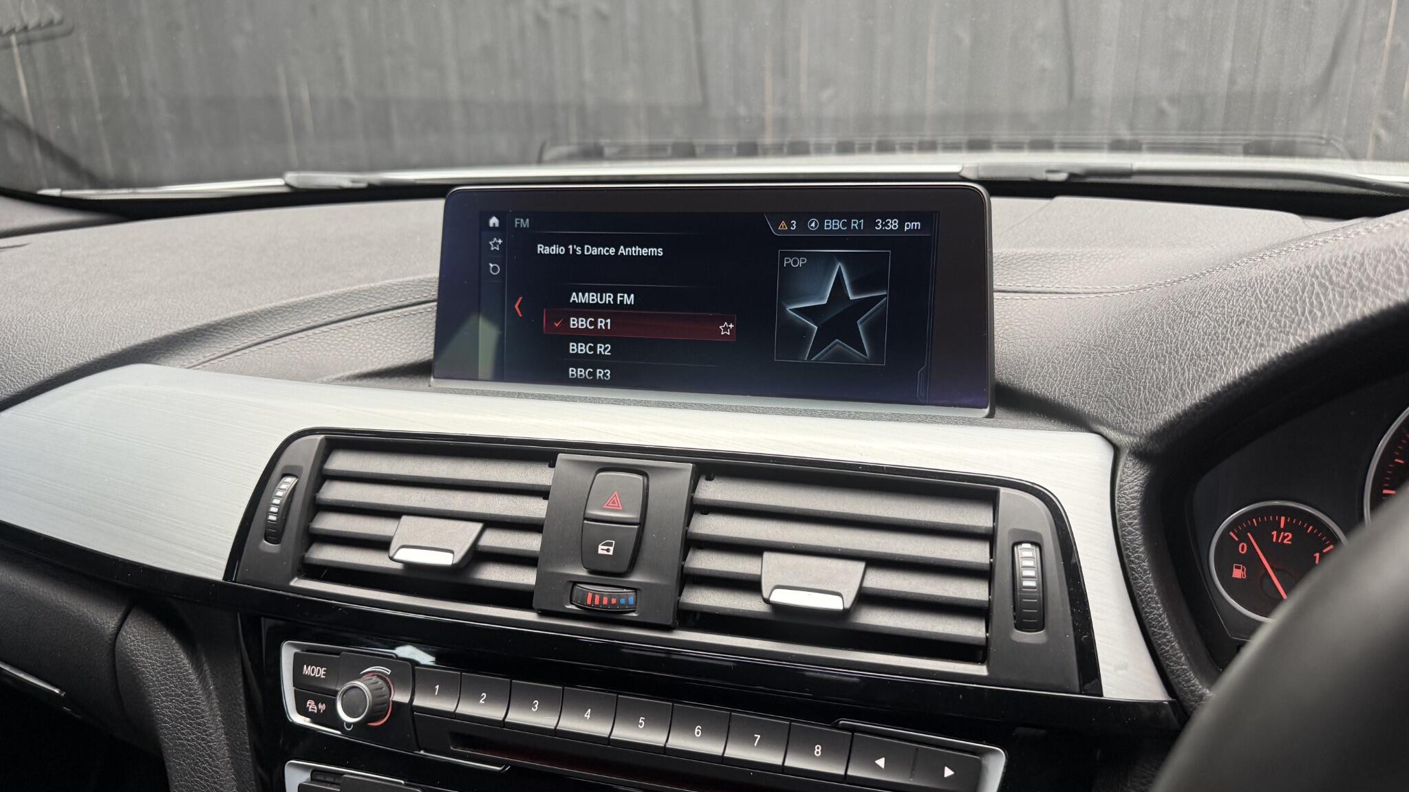 BMW 3 Series view 22