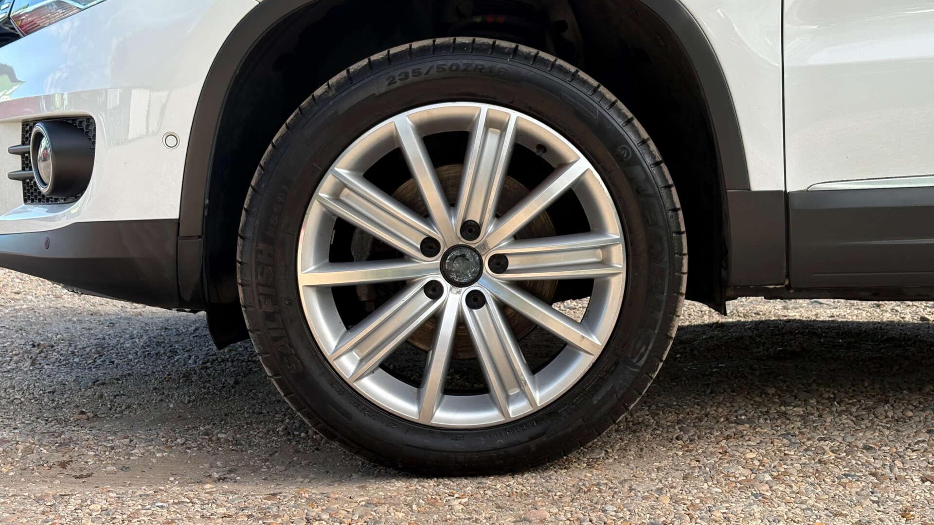 Volkswagen Tiguan view 42