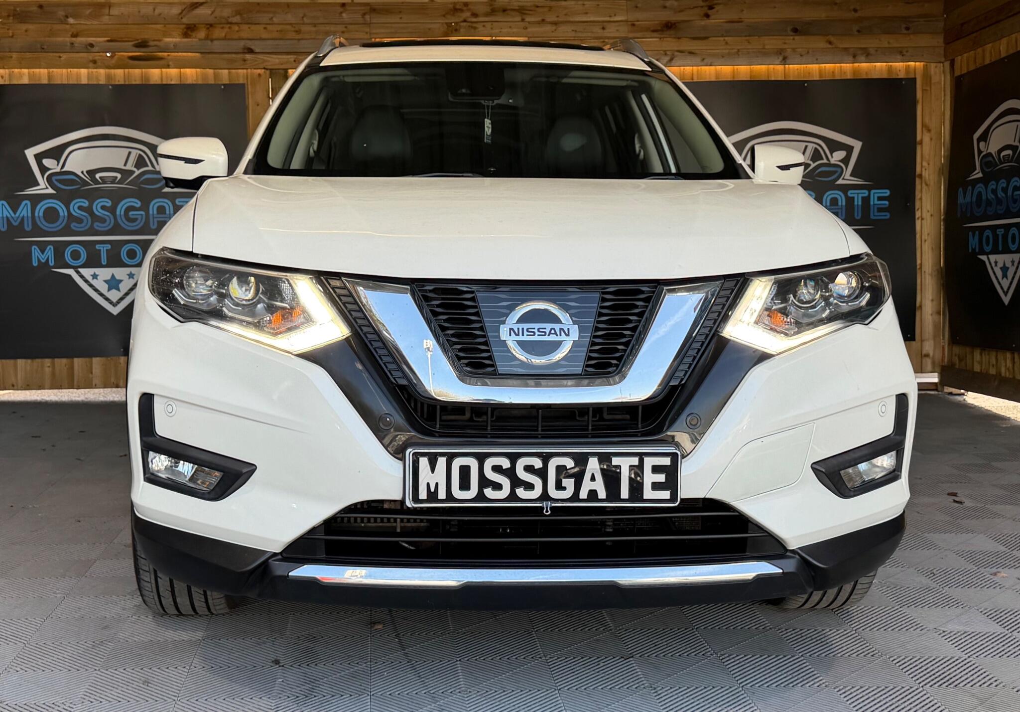 Nissan X-Trail view 3