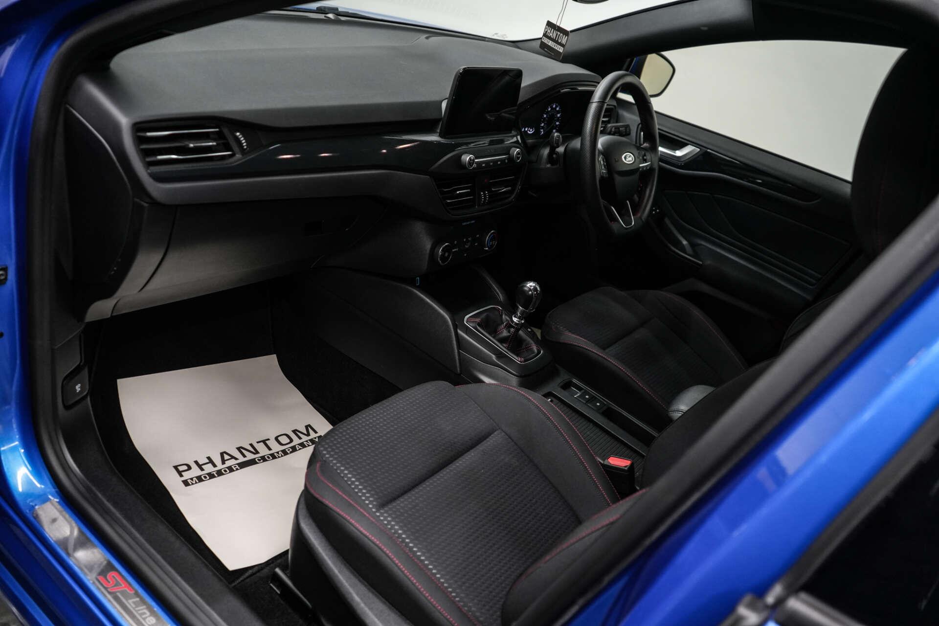 Ford Focus view 17