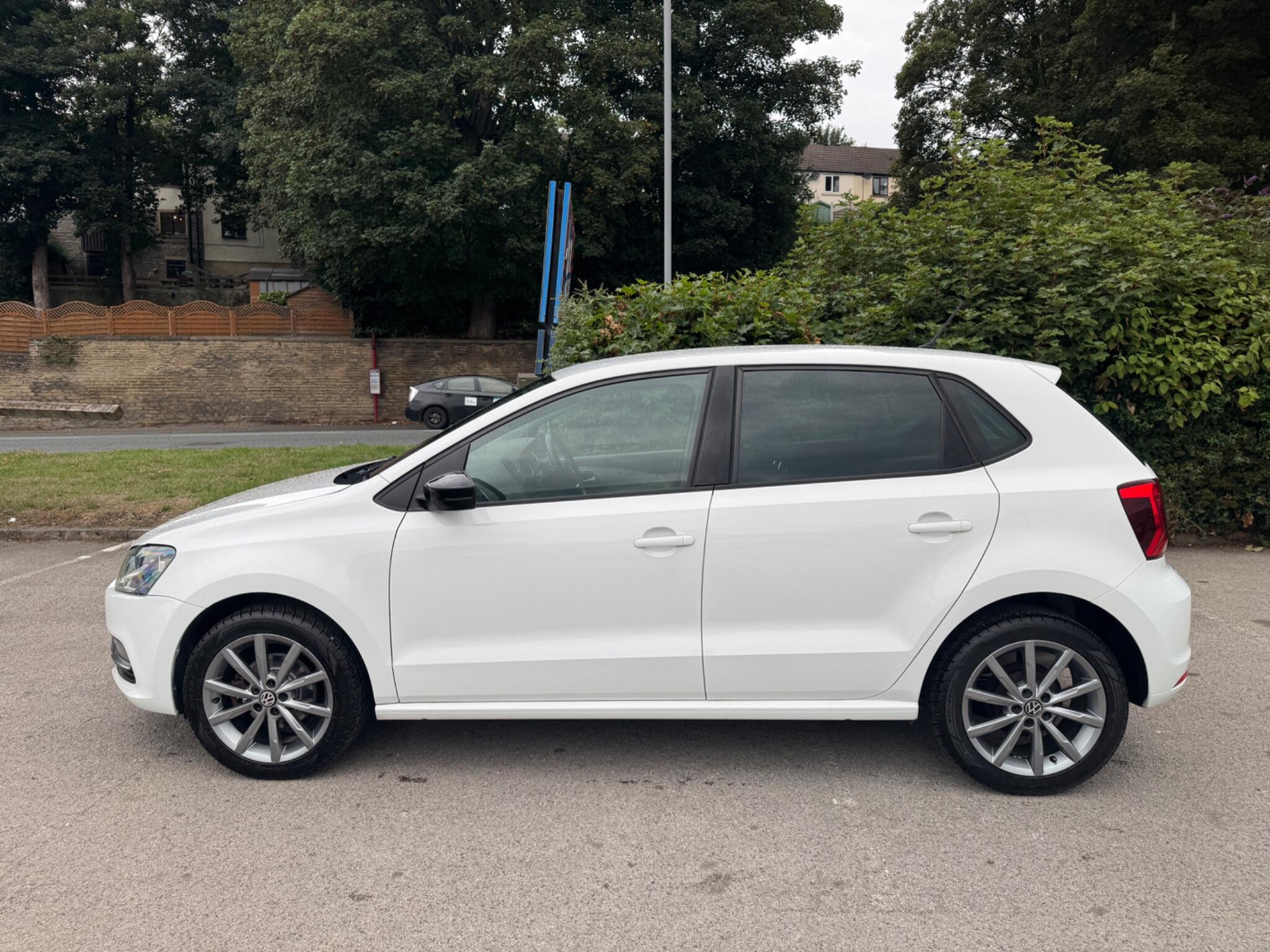 Volkswagen Polo view 4