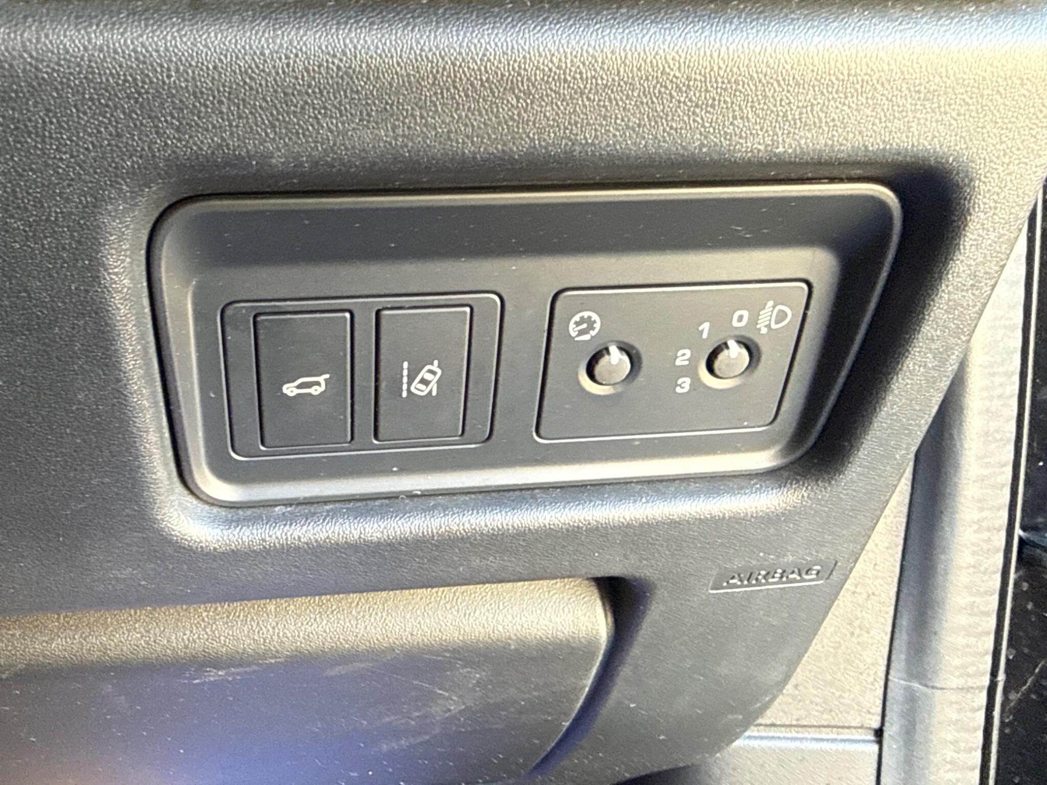 Land Rover Discovery Sport view 36