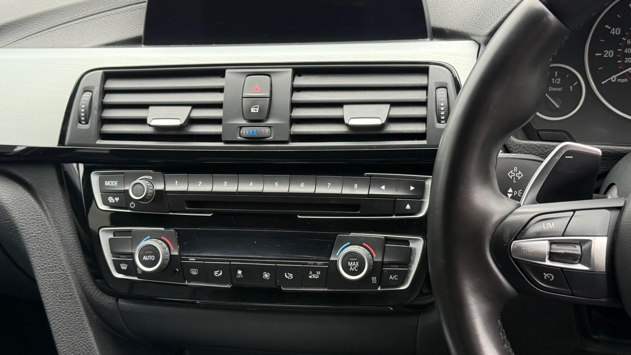 BMW 3 Series view 26